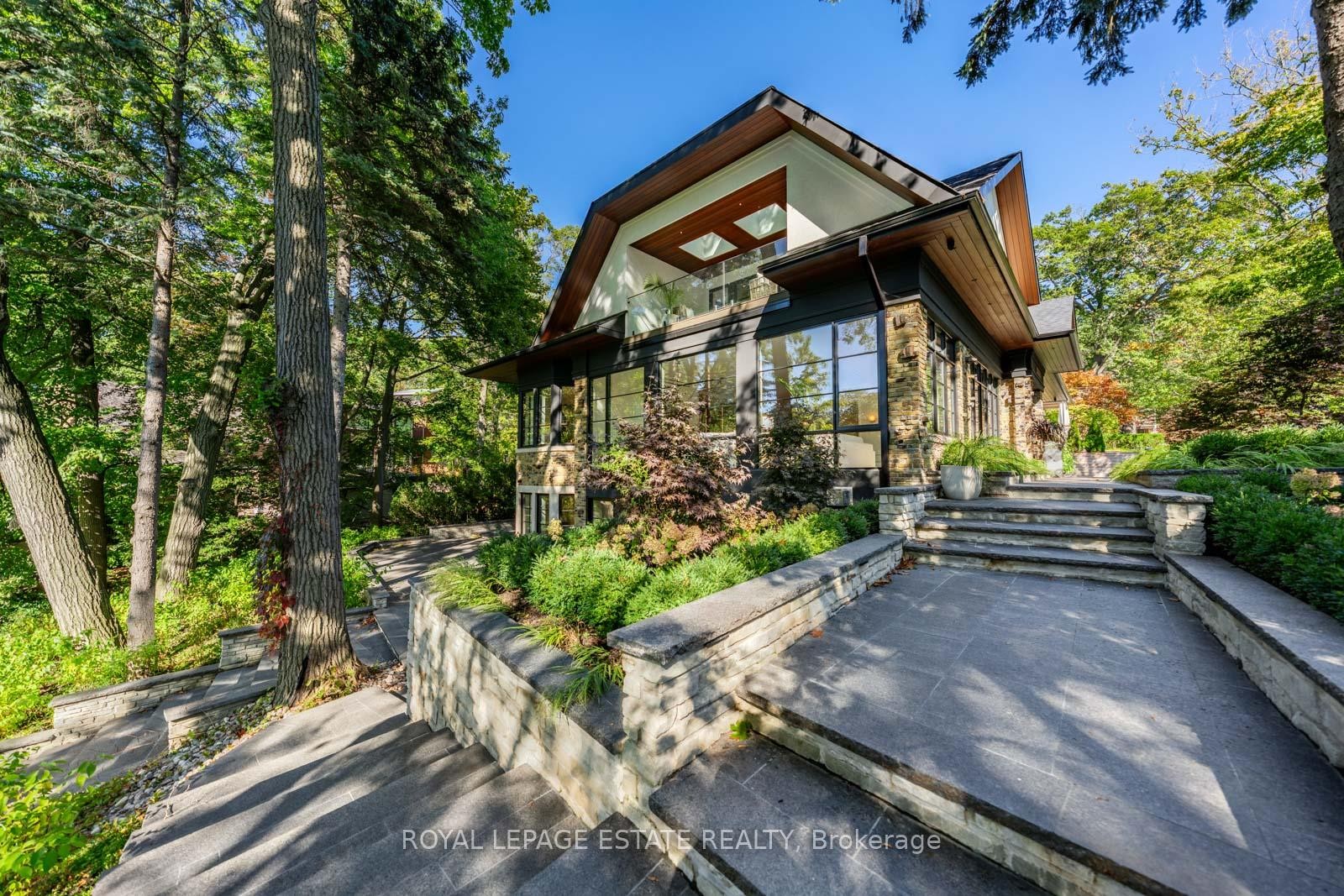 









8


Crown Park

Road,
Toronto,




ON
M4E 1J9

