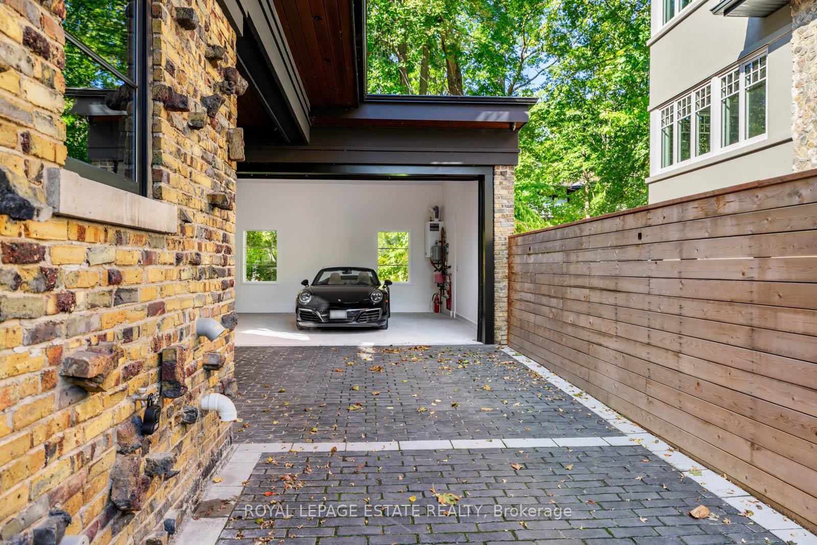 









8


Crown Park

Road,
Toronto,




ON
M4E 1J9

