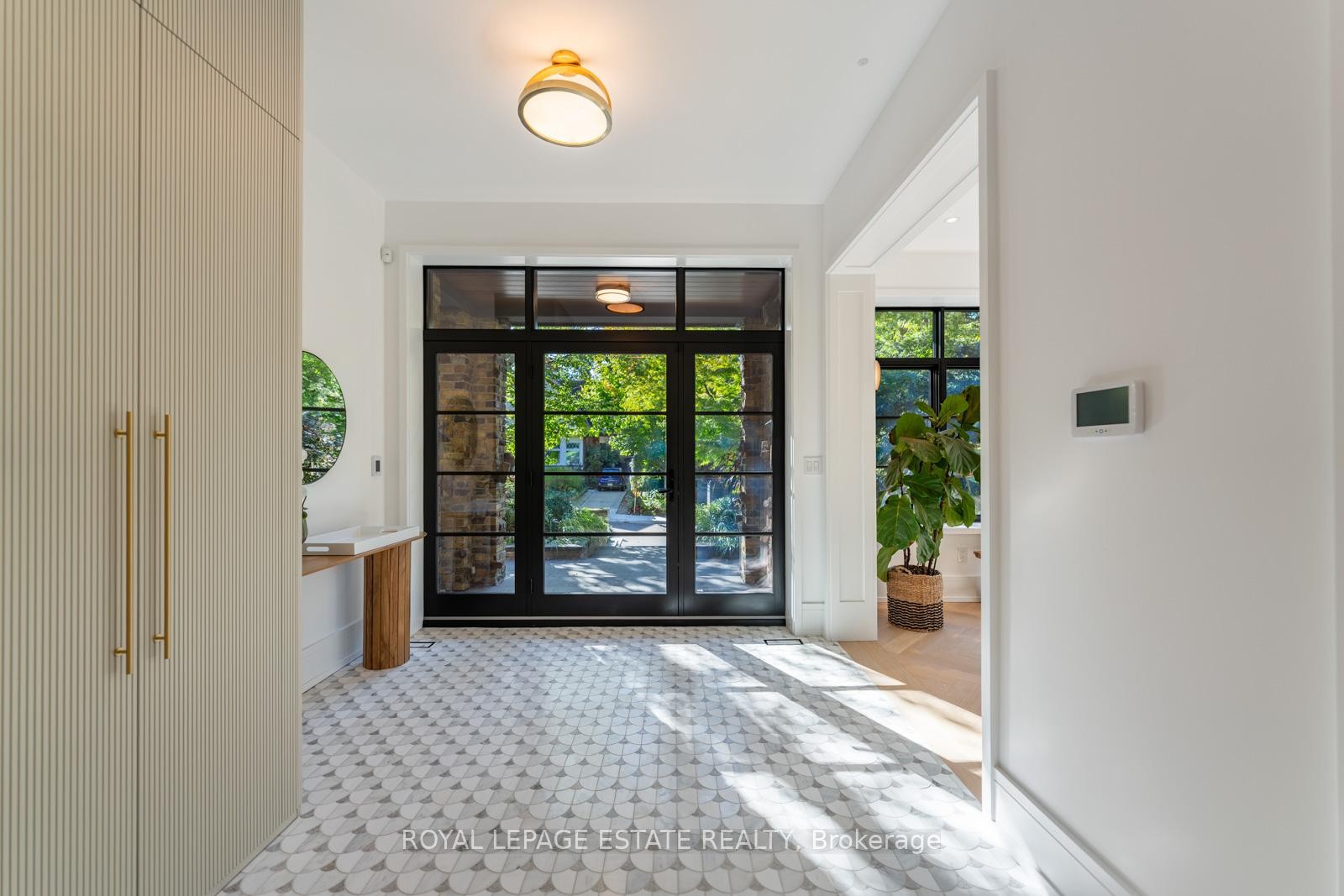 









8


Crown Park

Road,
Toronto,




ON
M4E 1J9

