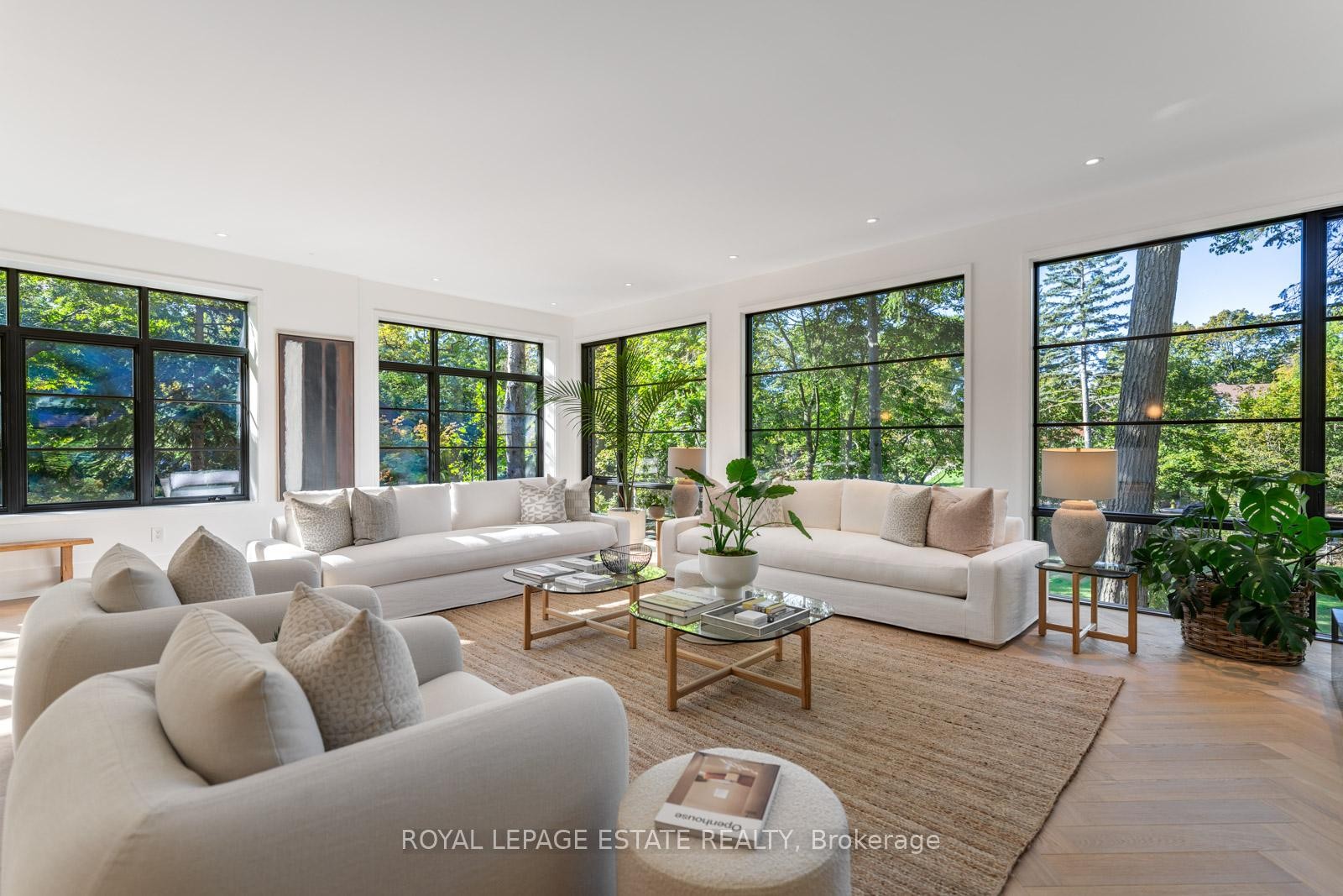 









8


Crown Park

Road,
Toronto,




ON
M4E 1J9

