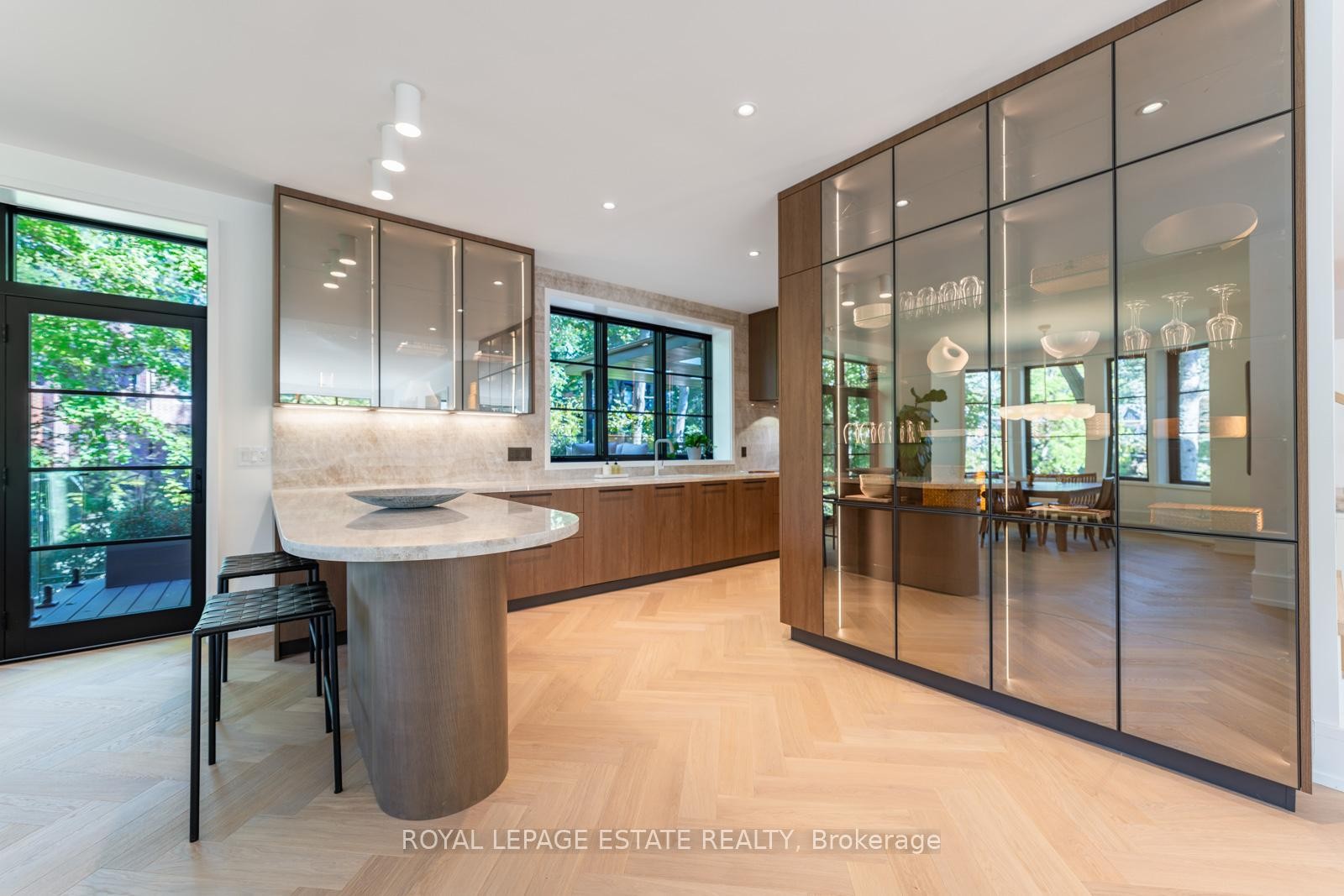 









8


Crown Park

Road,
Toronto,




ON
M4E 1J9

