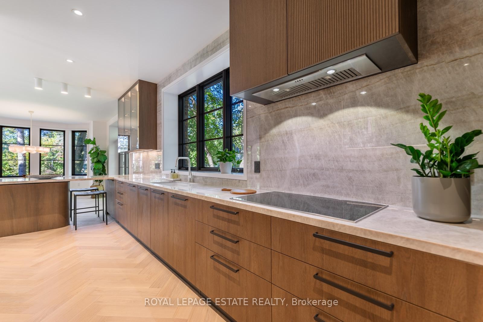 









8


Crown Park

Road,
Toronto,




ON
M4E 1J9

