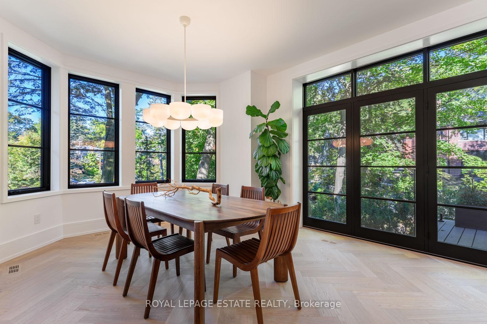 









8


Crown Park

Road,
Toronto,




ON
M4E 1J9

