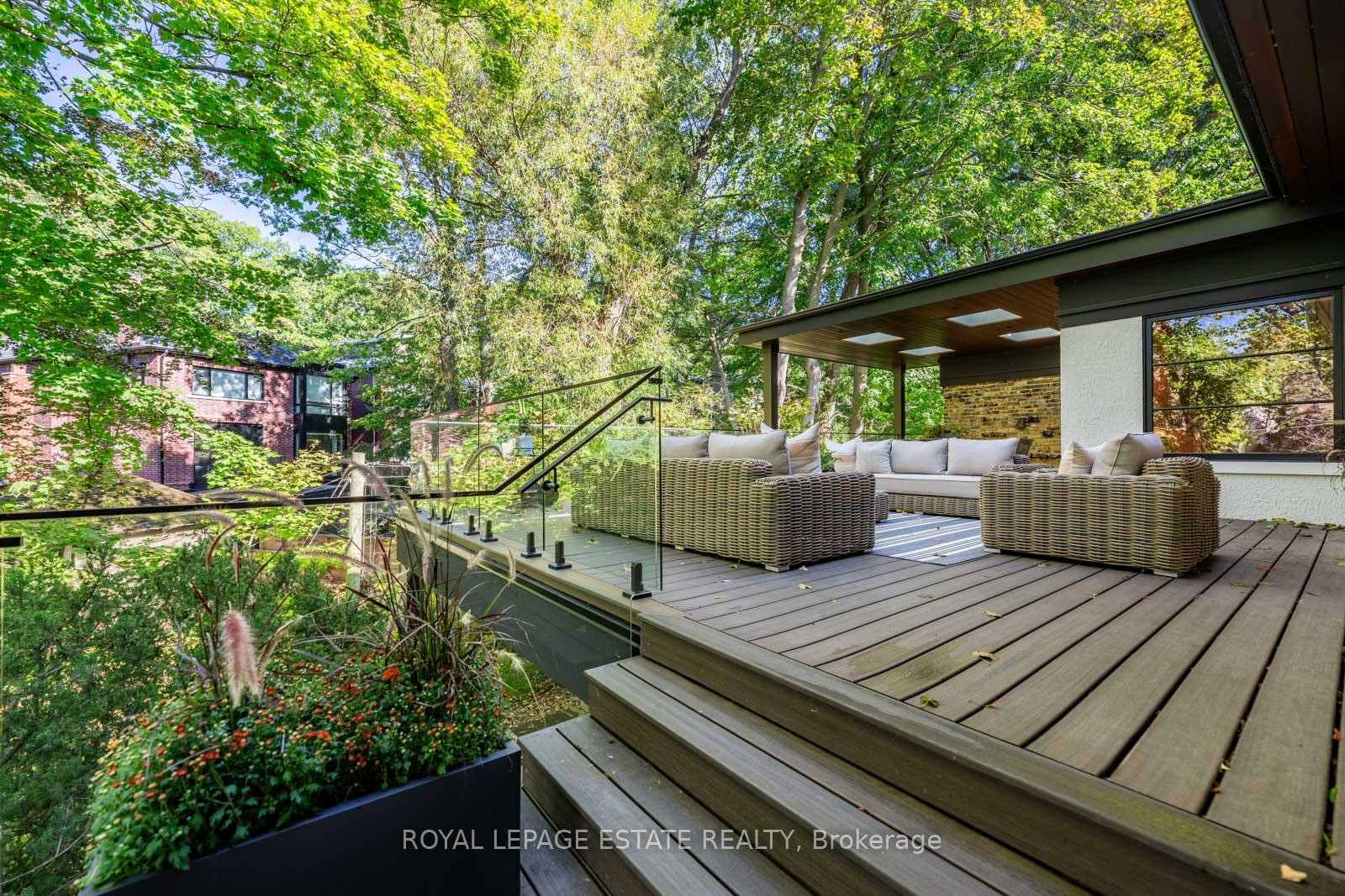 









8


Crown Park

Road,
Toronto,




ON
M4E 1J9

