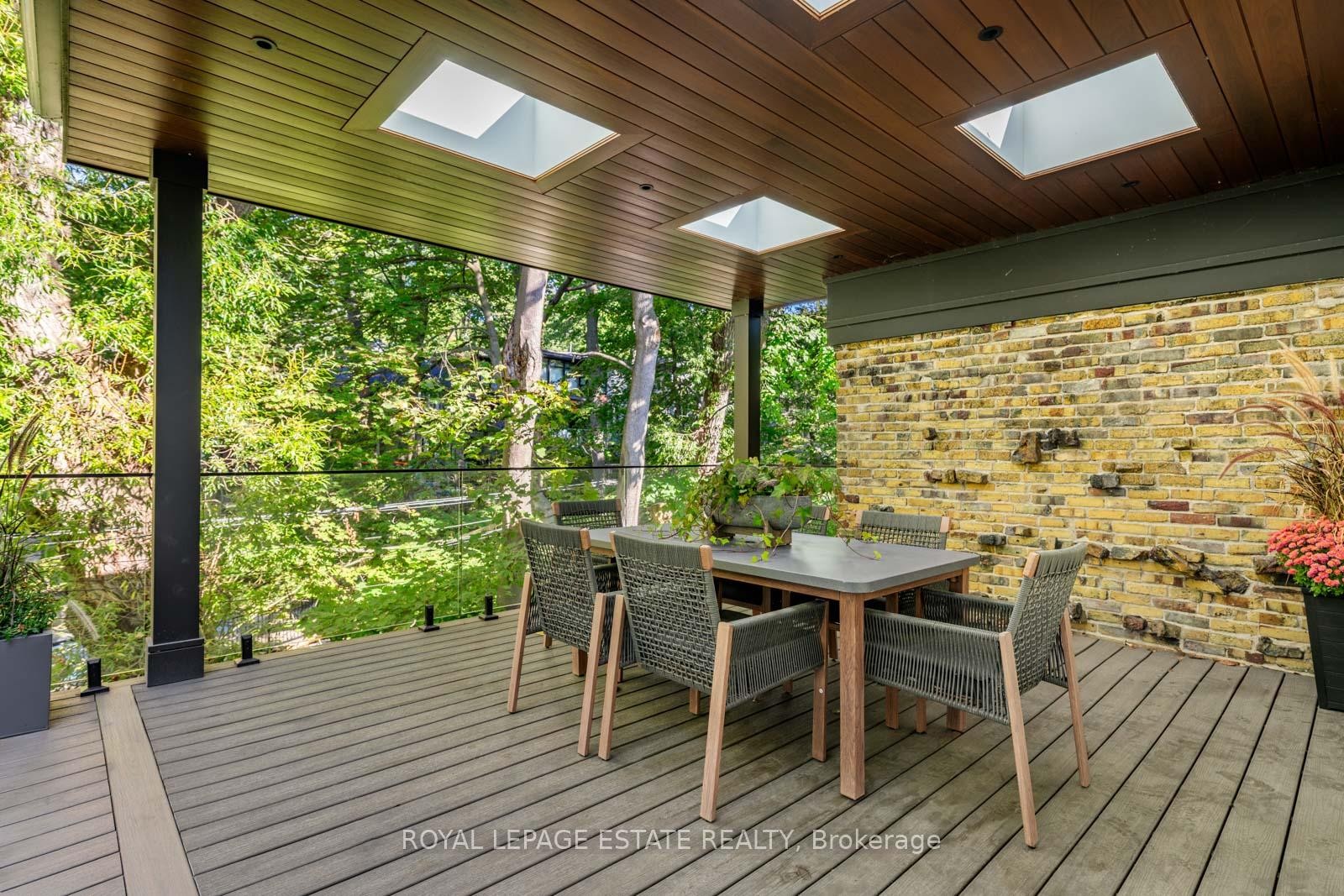 









8


Crown Park

Road,
Toronto,




ON
M4E 1J9

