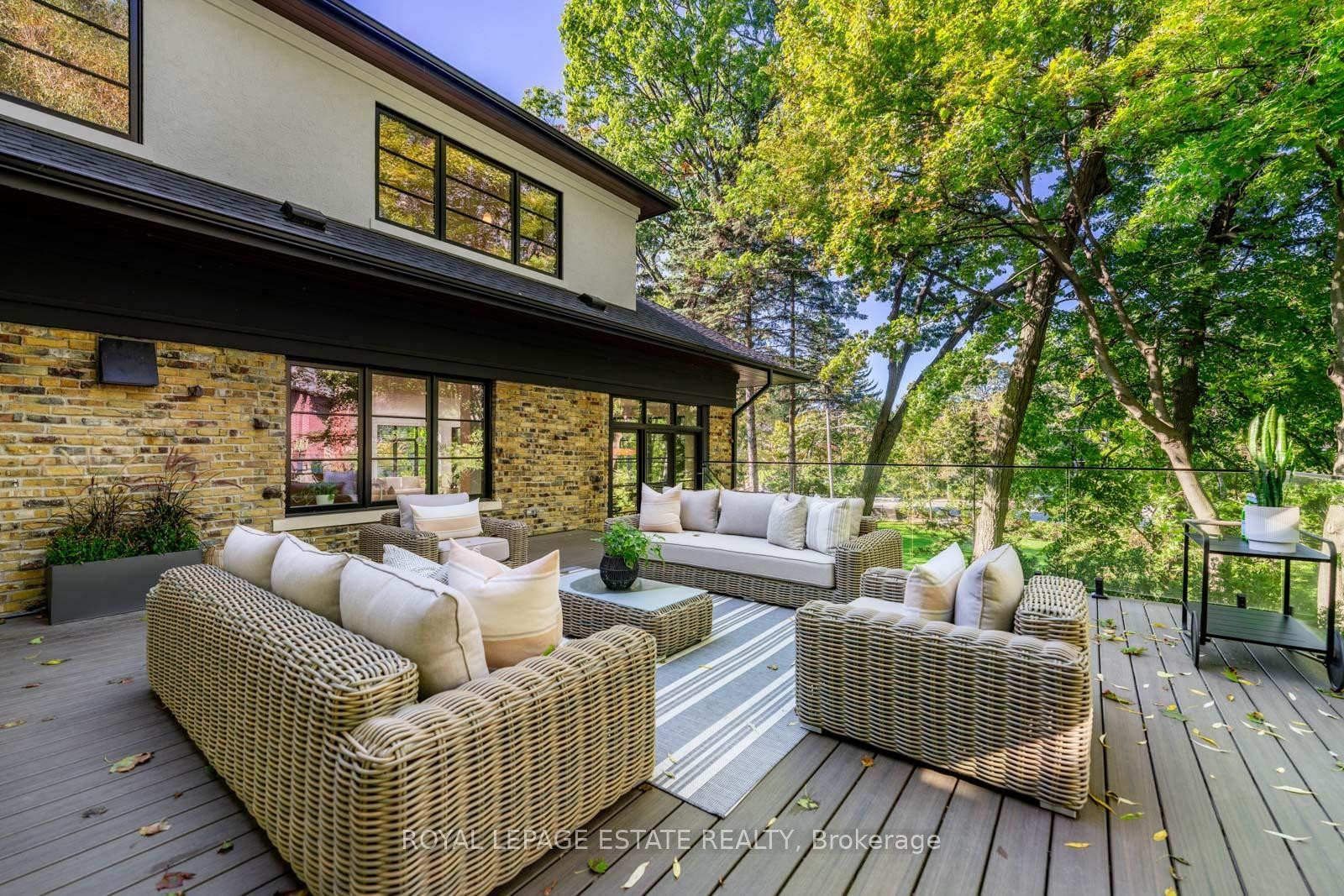 









8


Crown Park

Road,
Toronto,




ON
M4E 1J9

