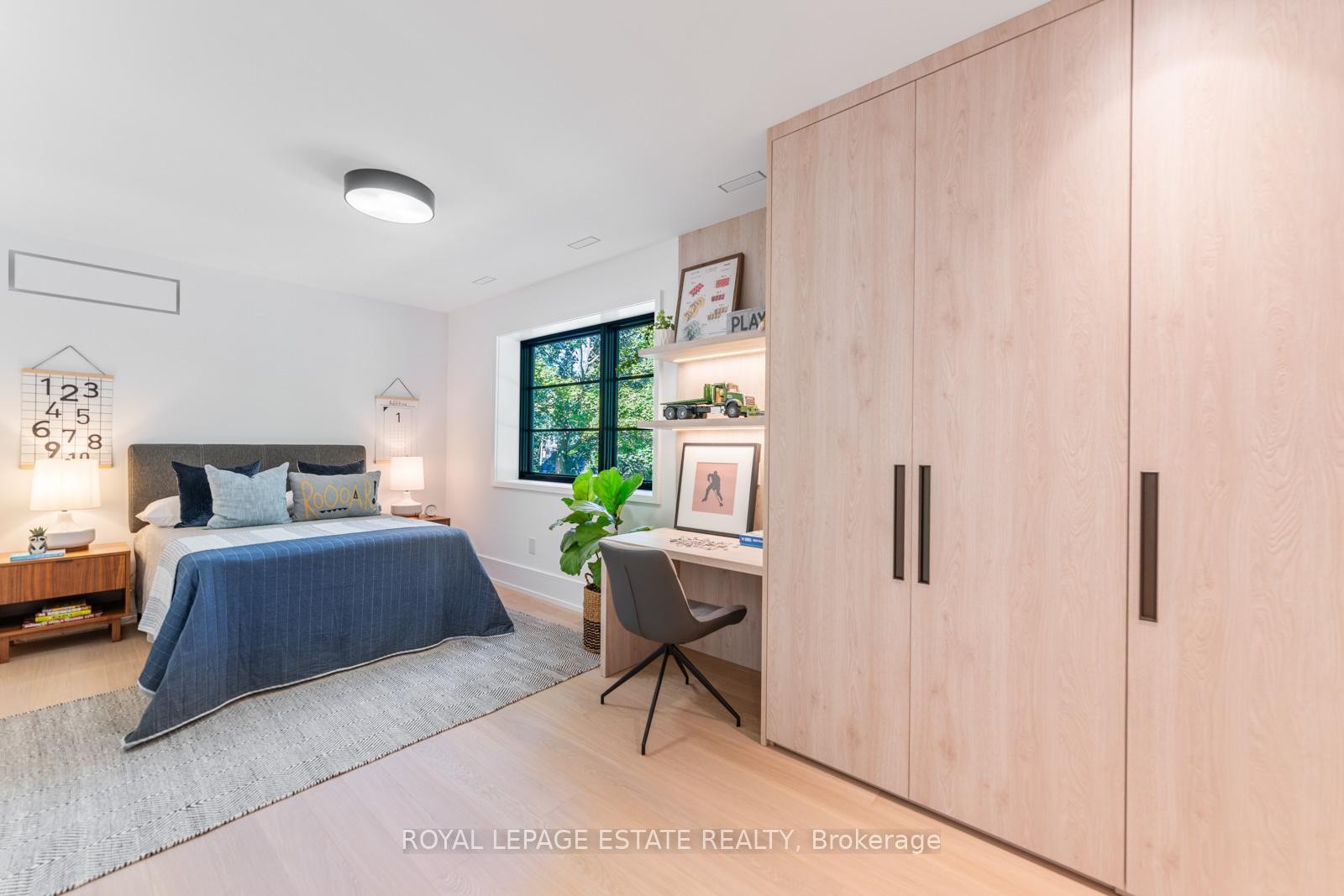 









8


Crown Park

Road,
Toronto,




ON
M4E 1J9

