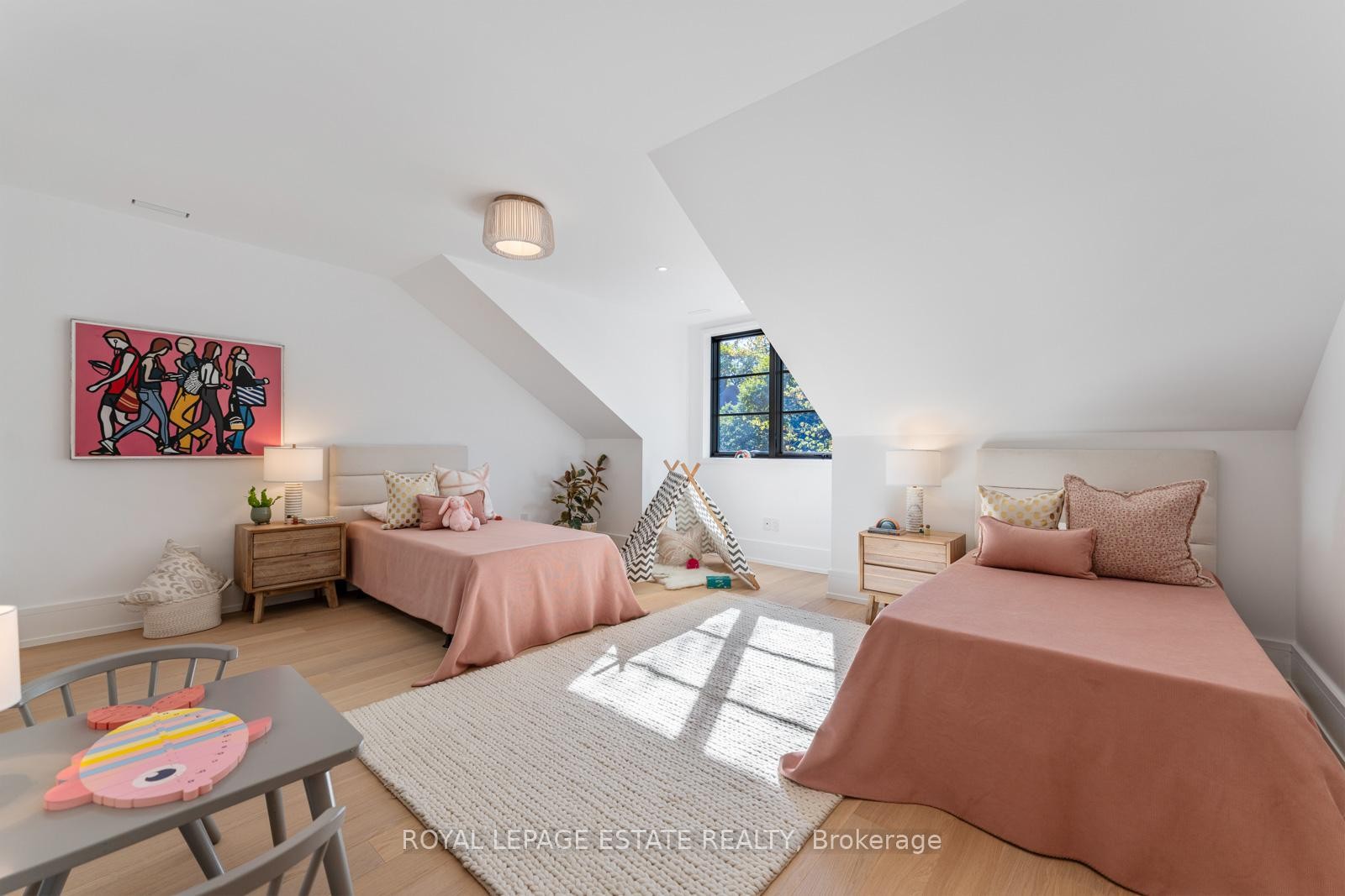 









8


Crown Park

Road,
Toronto,




ON
M4E 1J9

