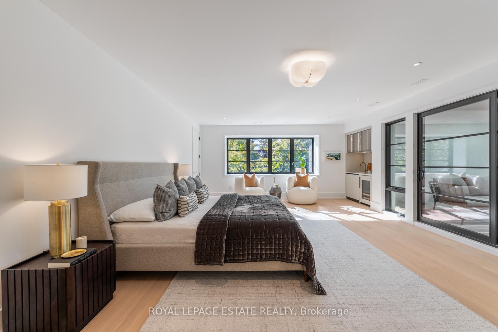 









8


Crown Park

Road,
Toronto,




ON
M4E 1J9

