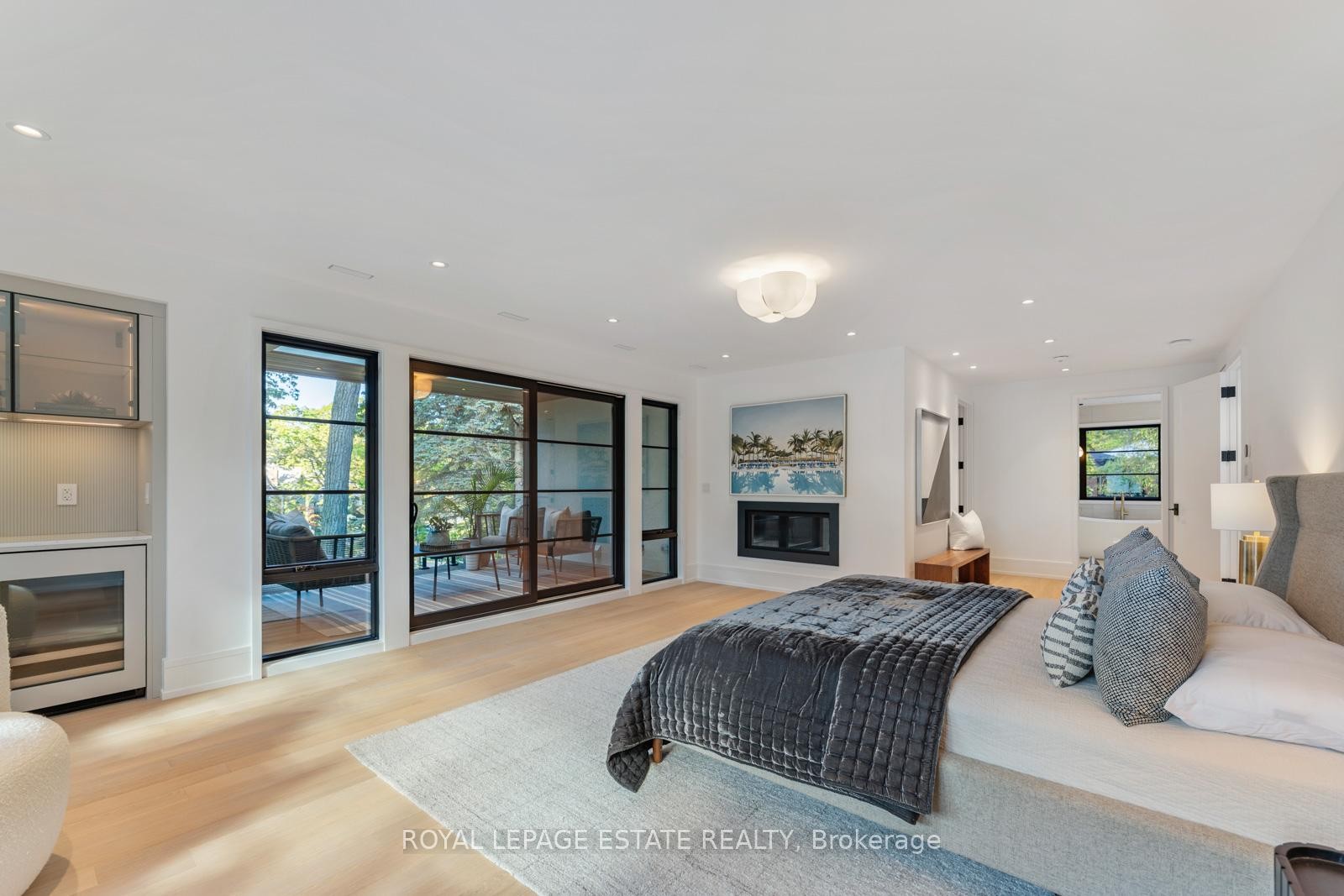 









8


Crown Park

Road,
Toronto,




ON
M4E 1J9

