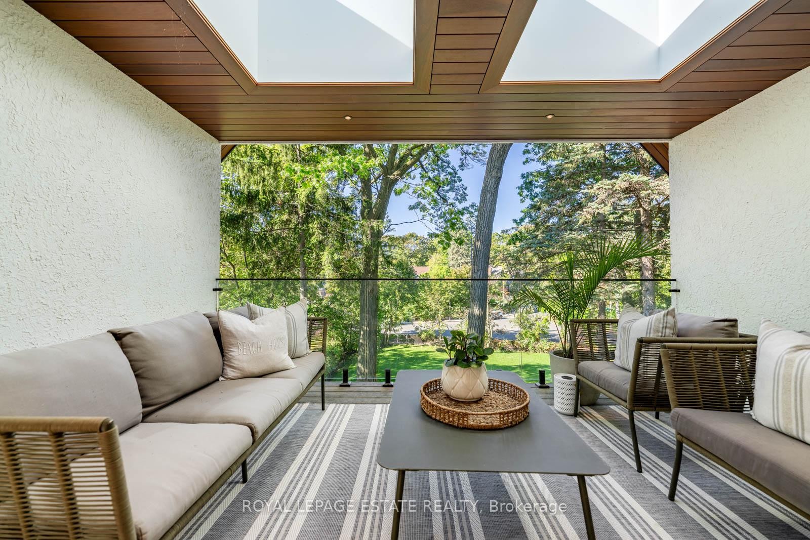 









8


Crown Park

Road,
Toronto,




ON
M4E 1J9

