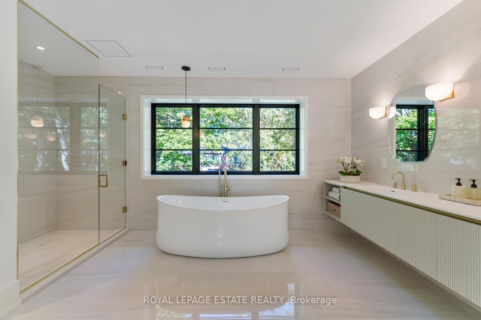 









8


Crown Park

Road,
Toronto,




ON
M4E 1J9

