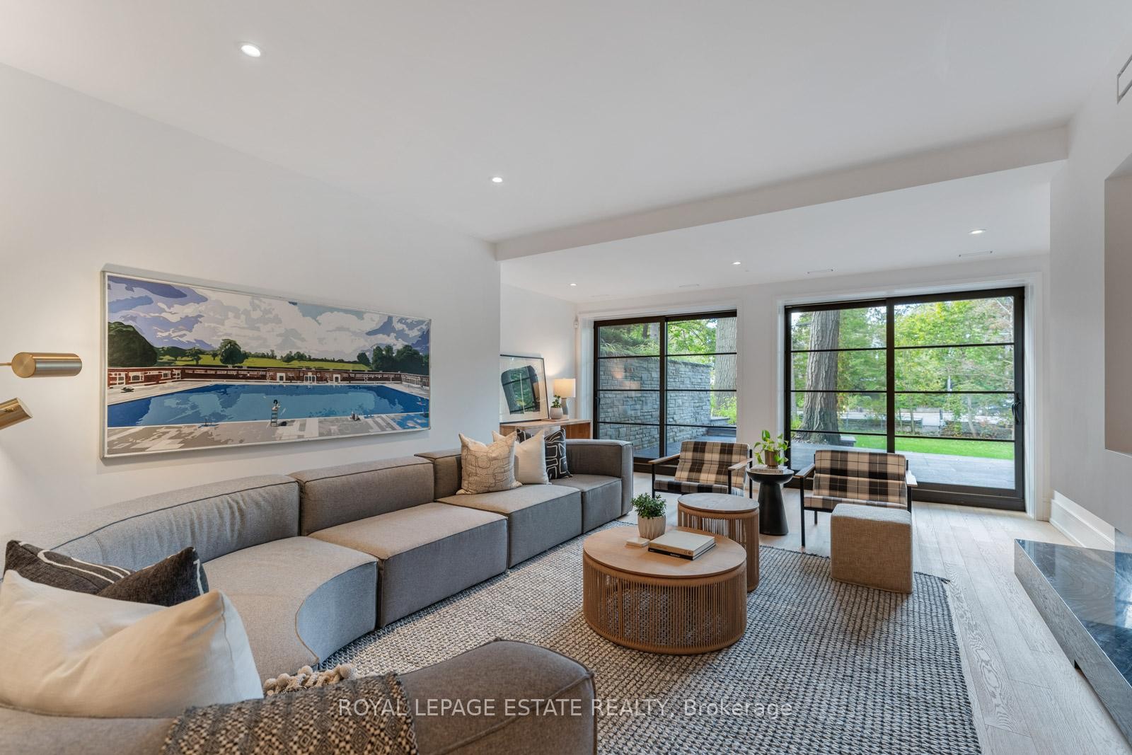 









8


Crown Park

Road,
Toronto,




ON
M4E 1J9

