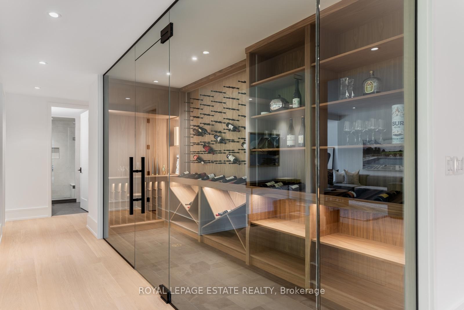 









8


Crown Park

Road,
Toronto,




ON
M4E 1J9

