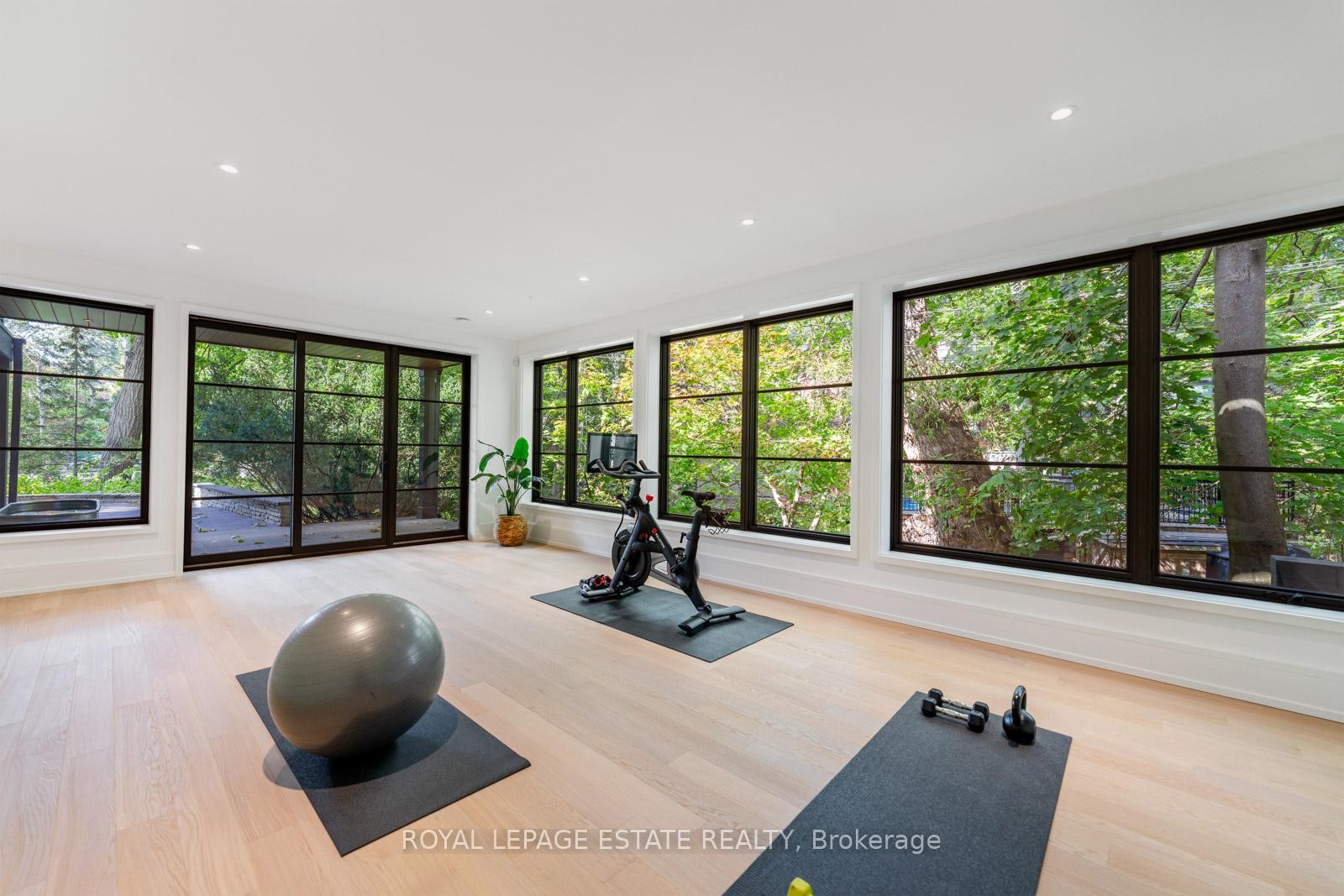 









8


Crown Park

Road,
Toronto,




ON
M4E 1J9

