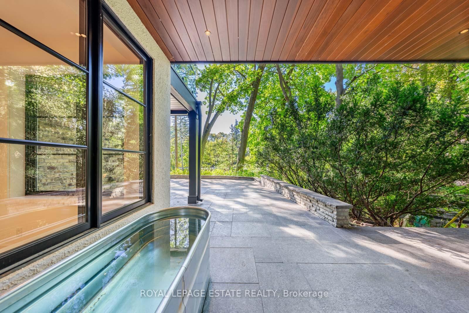 









8


Crown Park

Road,
Toronto,




ON
M4E 1J9

