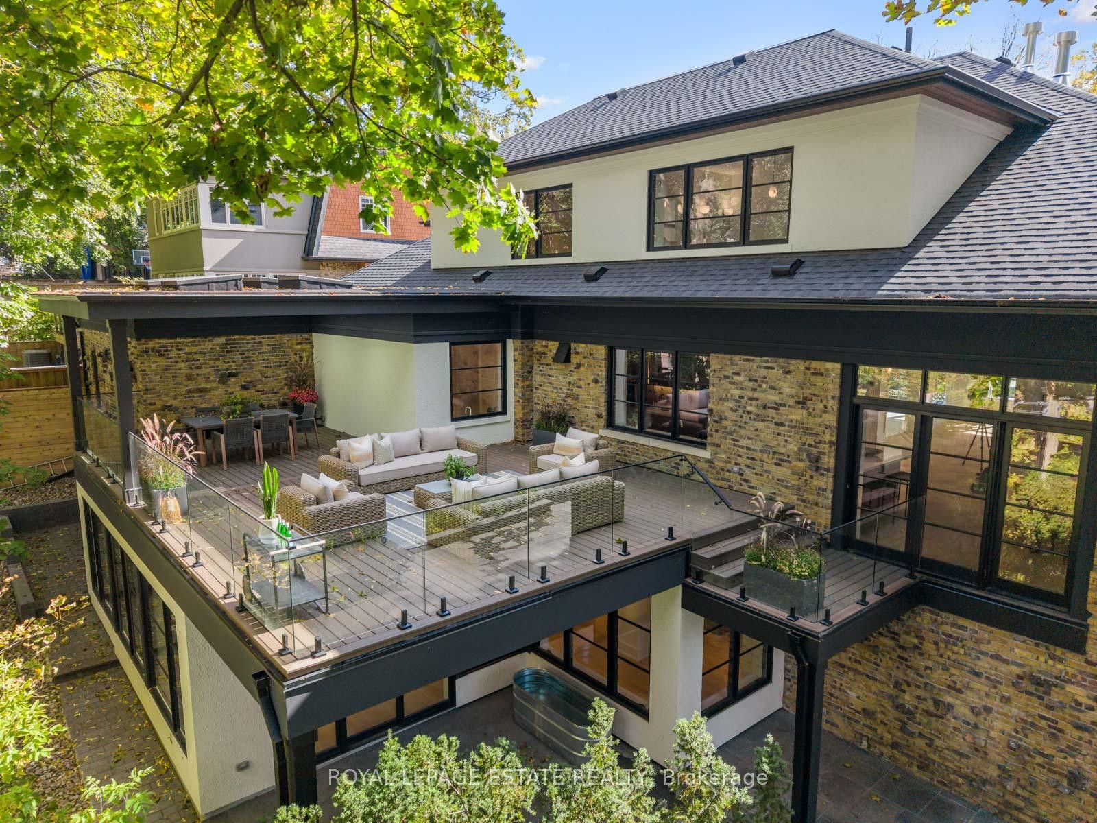 









8


Crown Park

Road,
Toronto,




ON
M4E 1J9

