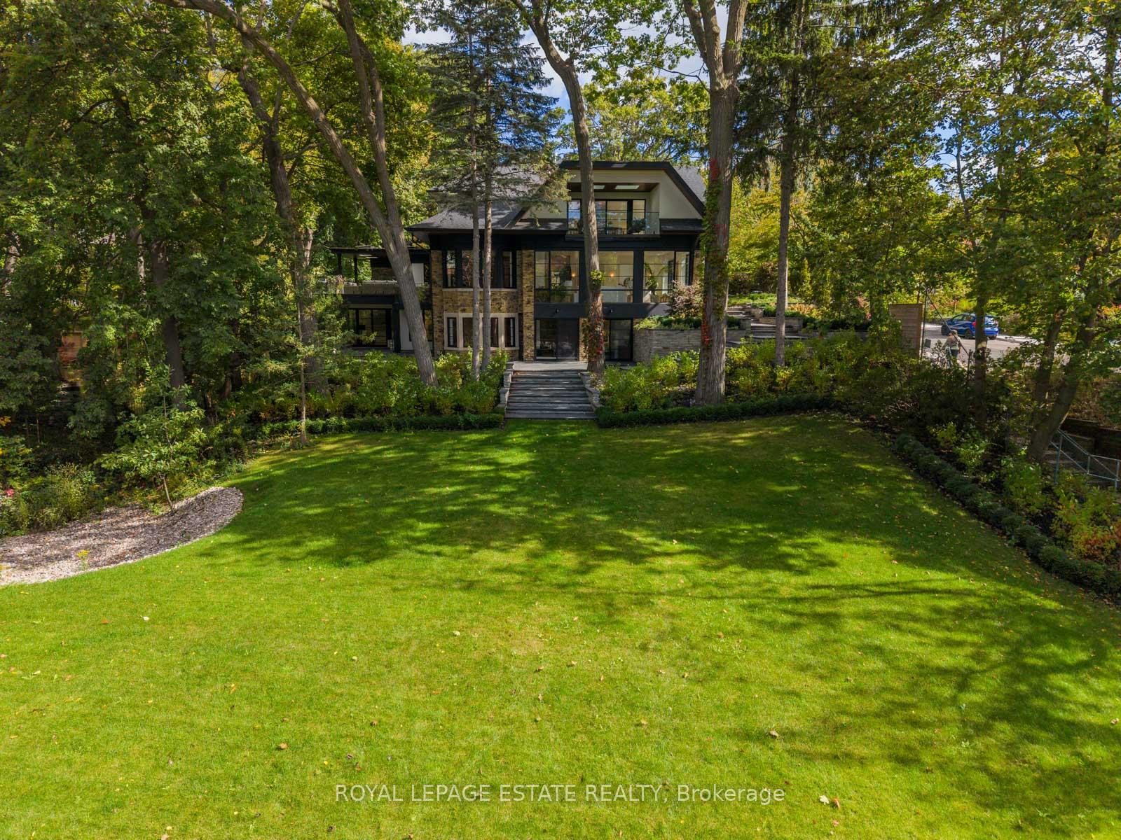 









8


Crown Park

Road,
Toronto,




ON
M4E 1J9

