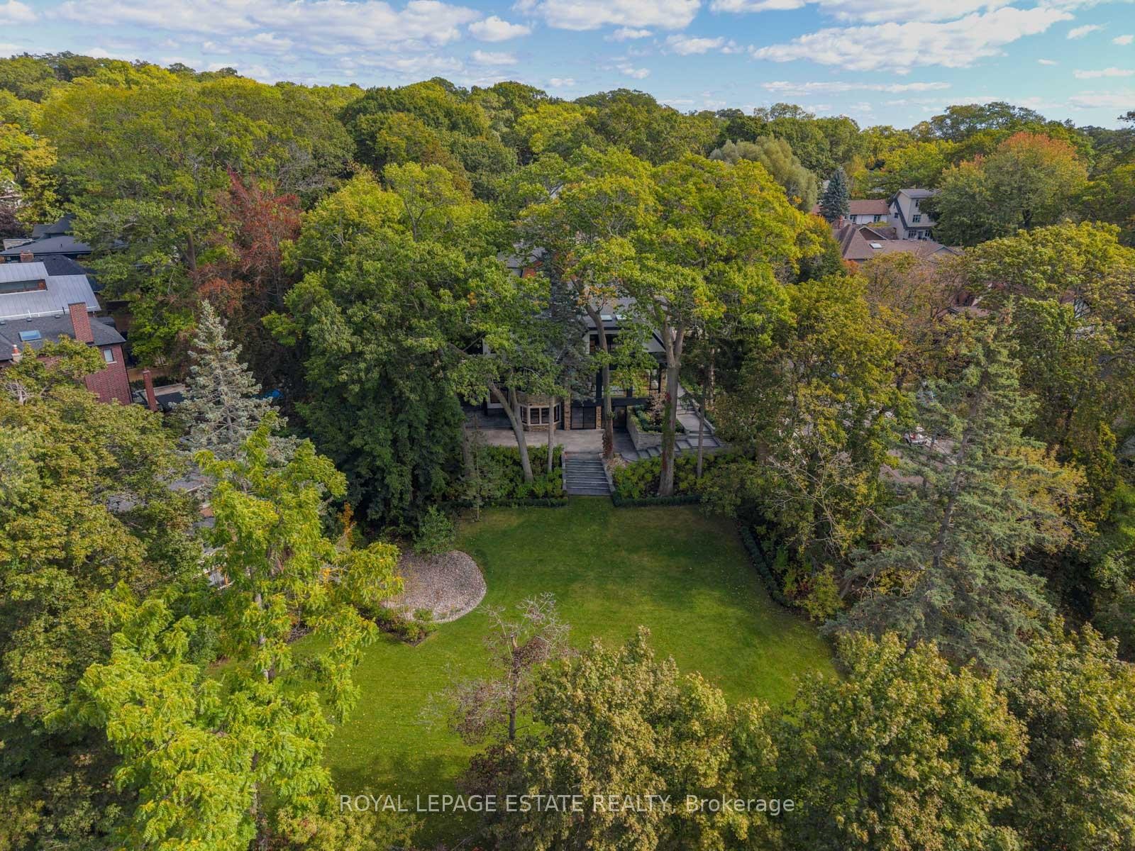 









8


Crown Park

Road,
Toronto,




ON
M4E 1J9

