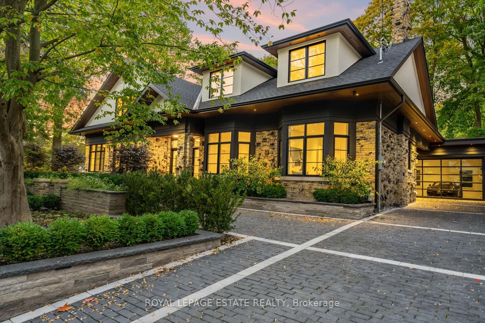 









8


Crown Park

Road,
Toronto,




ON
M4E 1J9

