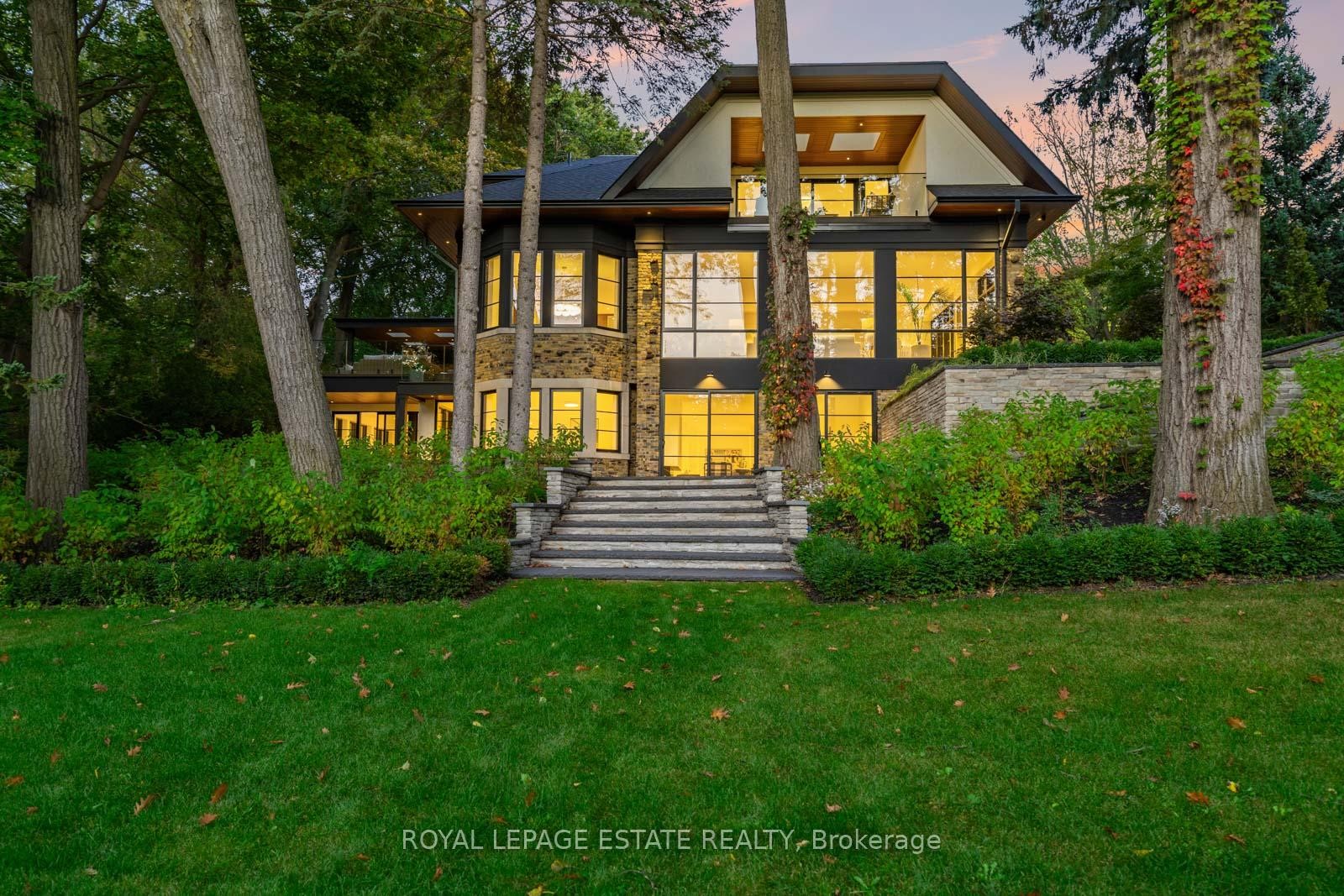 









8


Crown Park

Road,
Toronto,




ON
M4E 1J9

