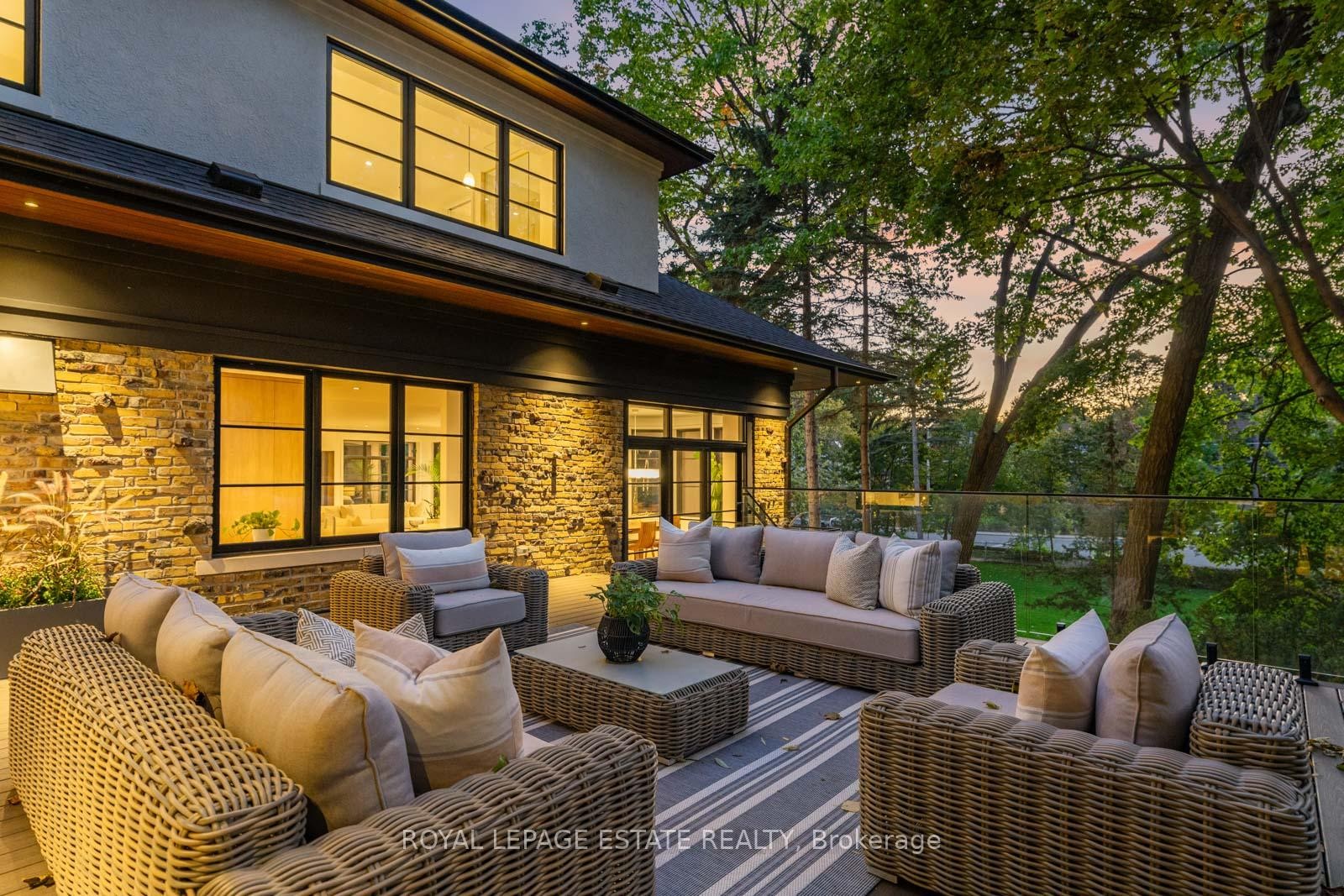 









8


Crown Park

Road,
Toronto,




ON
M4E 1J9

