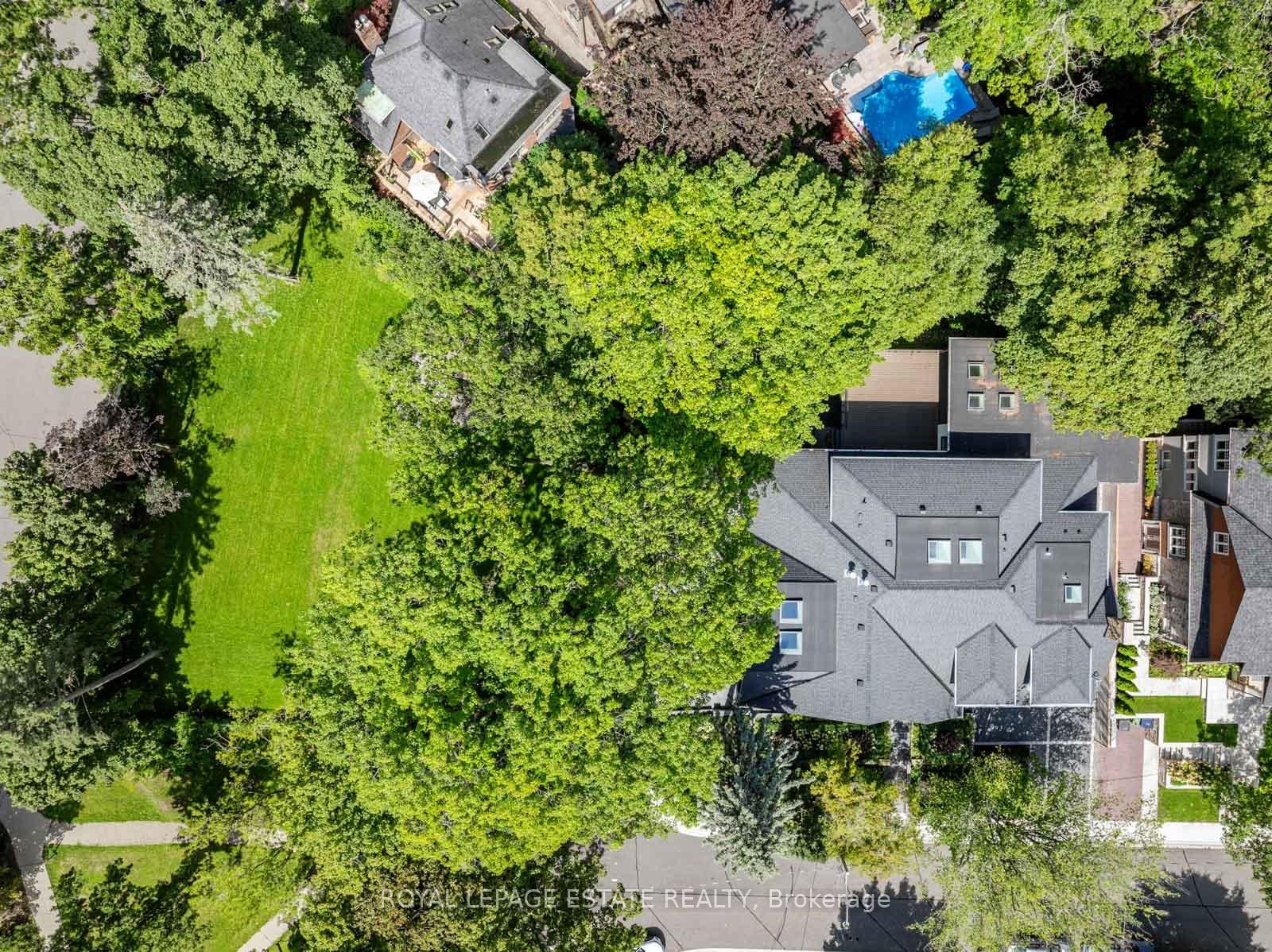 









8


Crown Park

Road,
Toronto,




ON
M4E 1J9

