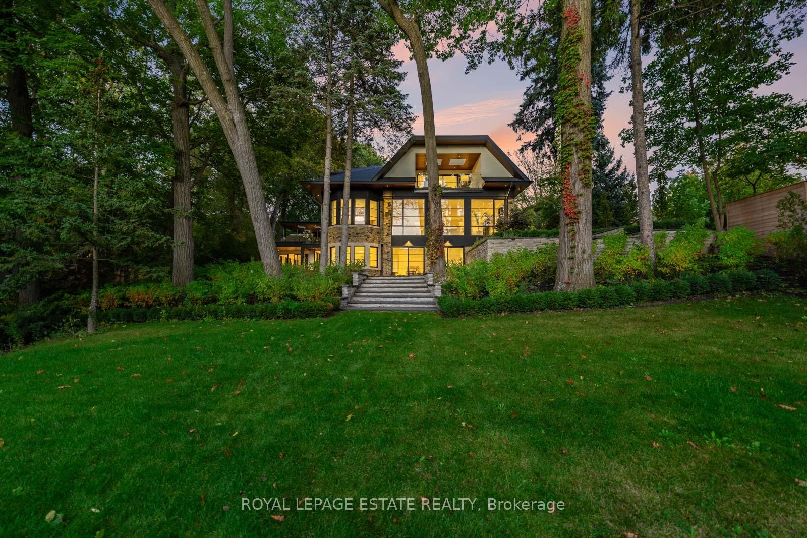 









8


Crown Park

Road,
Toronto,




ON
M4E 1J9

