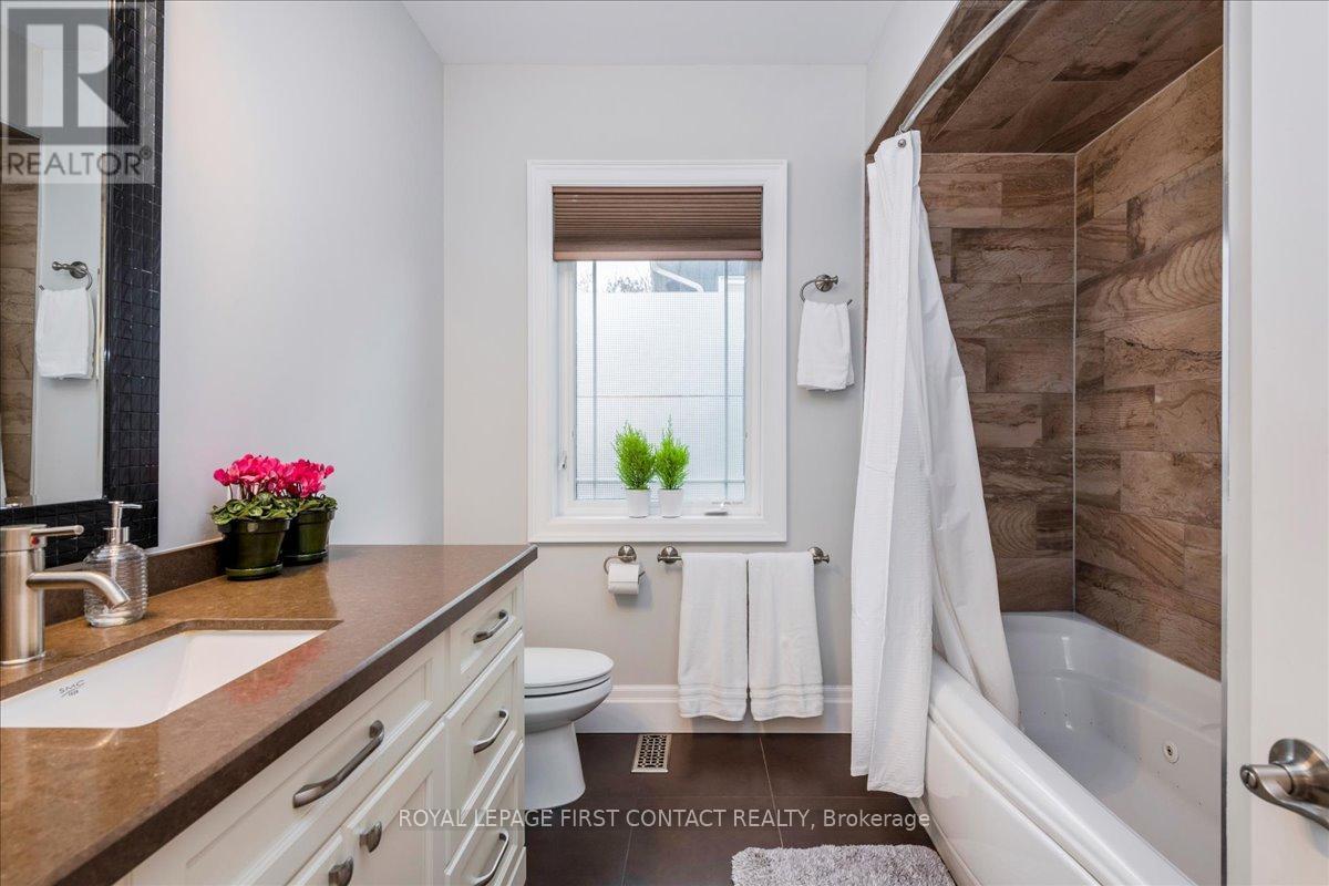 












3500 CRESCENT HARBOUR ROAD

,
Innisfil,




Ontario
L9S2Y8

