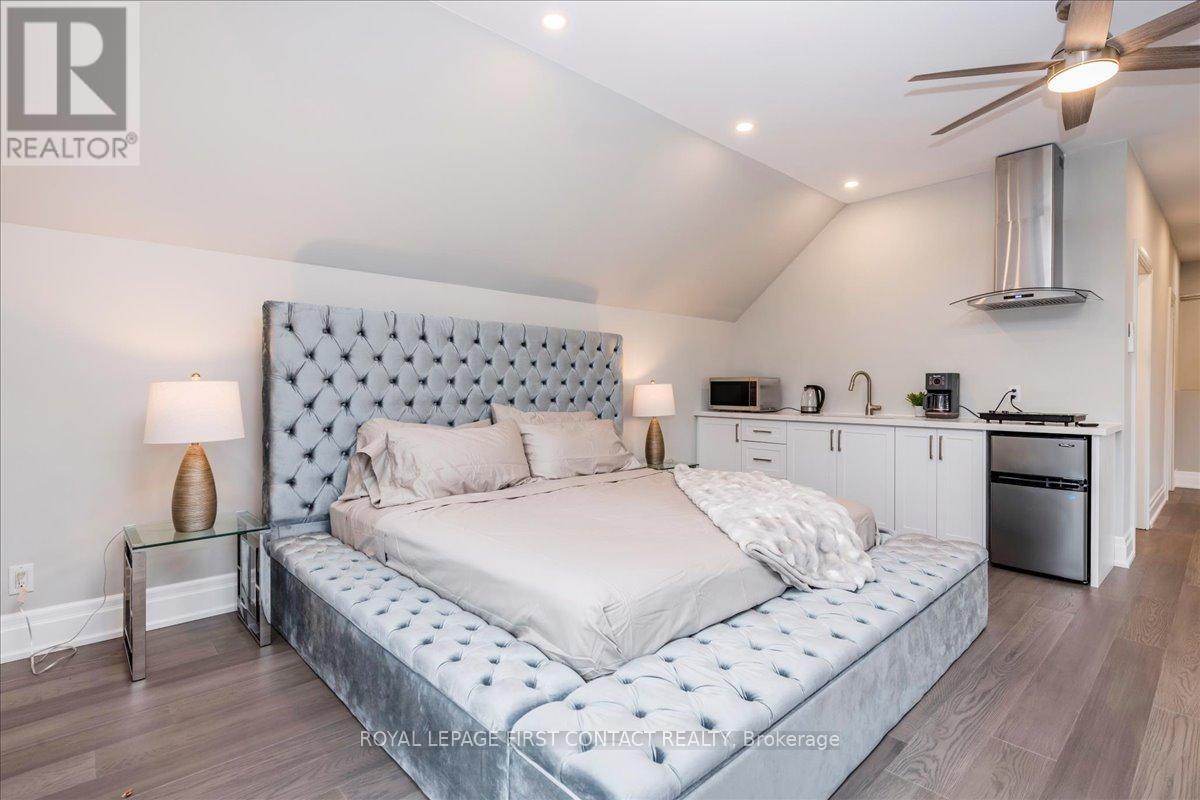 












3500 CRESCENT HARBOUR ROAD

,
Innisfil,




Ontario
L9S2Y8

