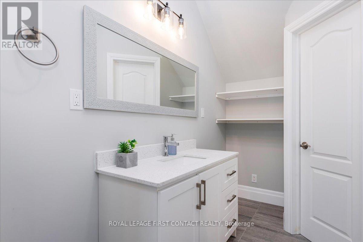 












3500 CRESCENT HARBOUR ROAD

,
Innisfil,




Ontario
L9S2Y8

