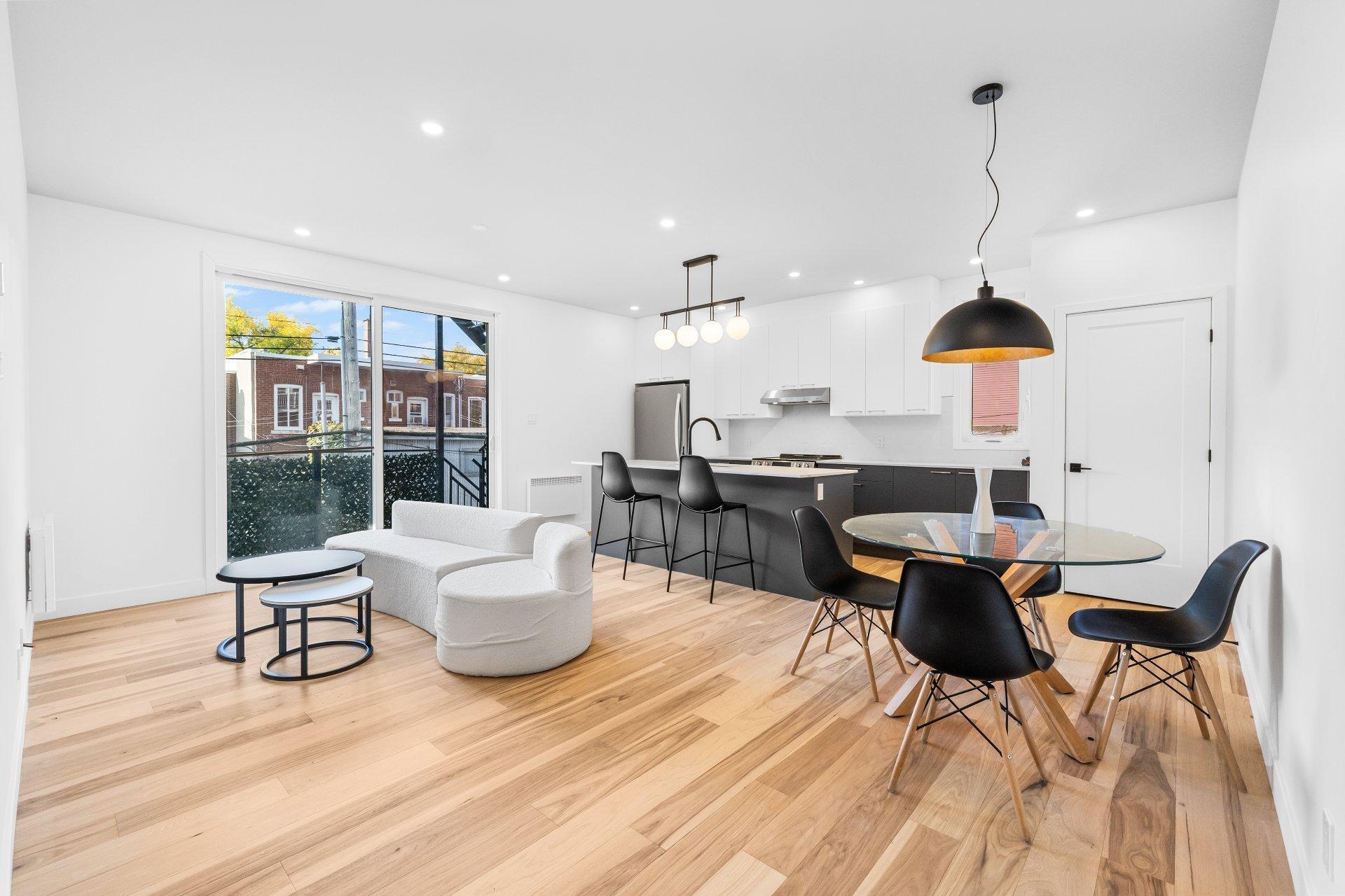 









8538

 - 8548


Rue St-Denis

,
Montréal (Villeray/Saint-Michel/Parc-Extension),




QC
H2P2H2

