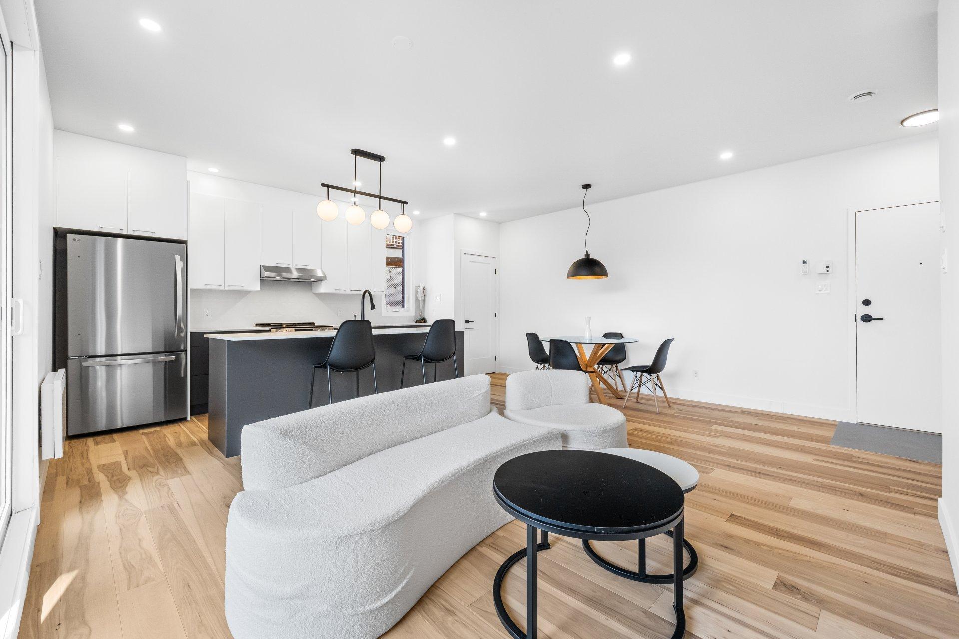 









8538

 - 8548


Rue St-Denis

,
Montréal (Villeray/Saint-Michel/Parc-Extension),




QC
H2P2H2

