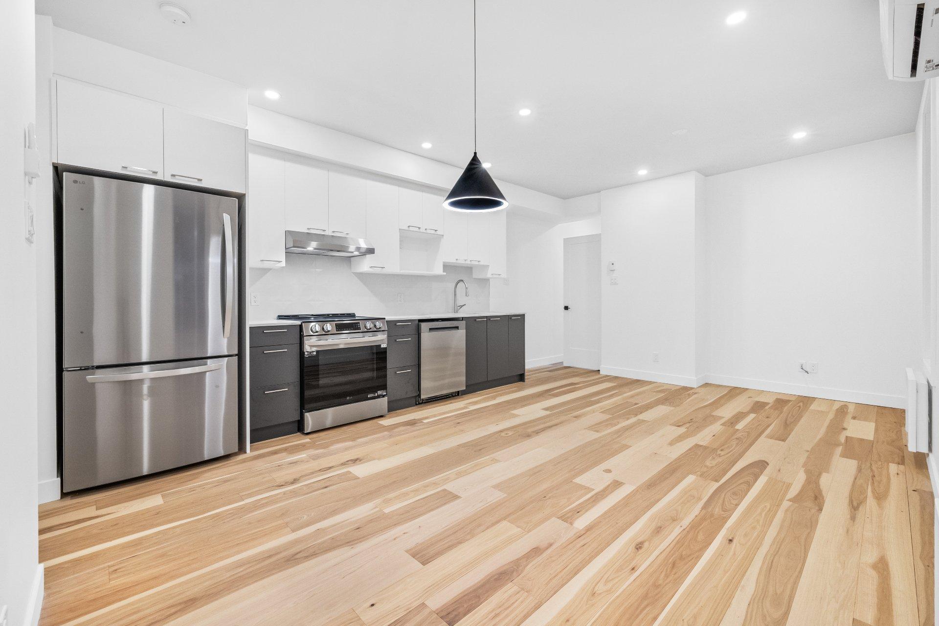 









8538

 - 8548


Rue St-Denis

,
Montréal (Villeray/Saint-Michel/Parc-Extension),




QC
H2P2H2

