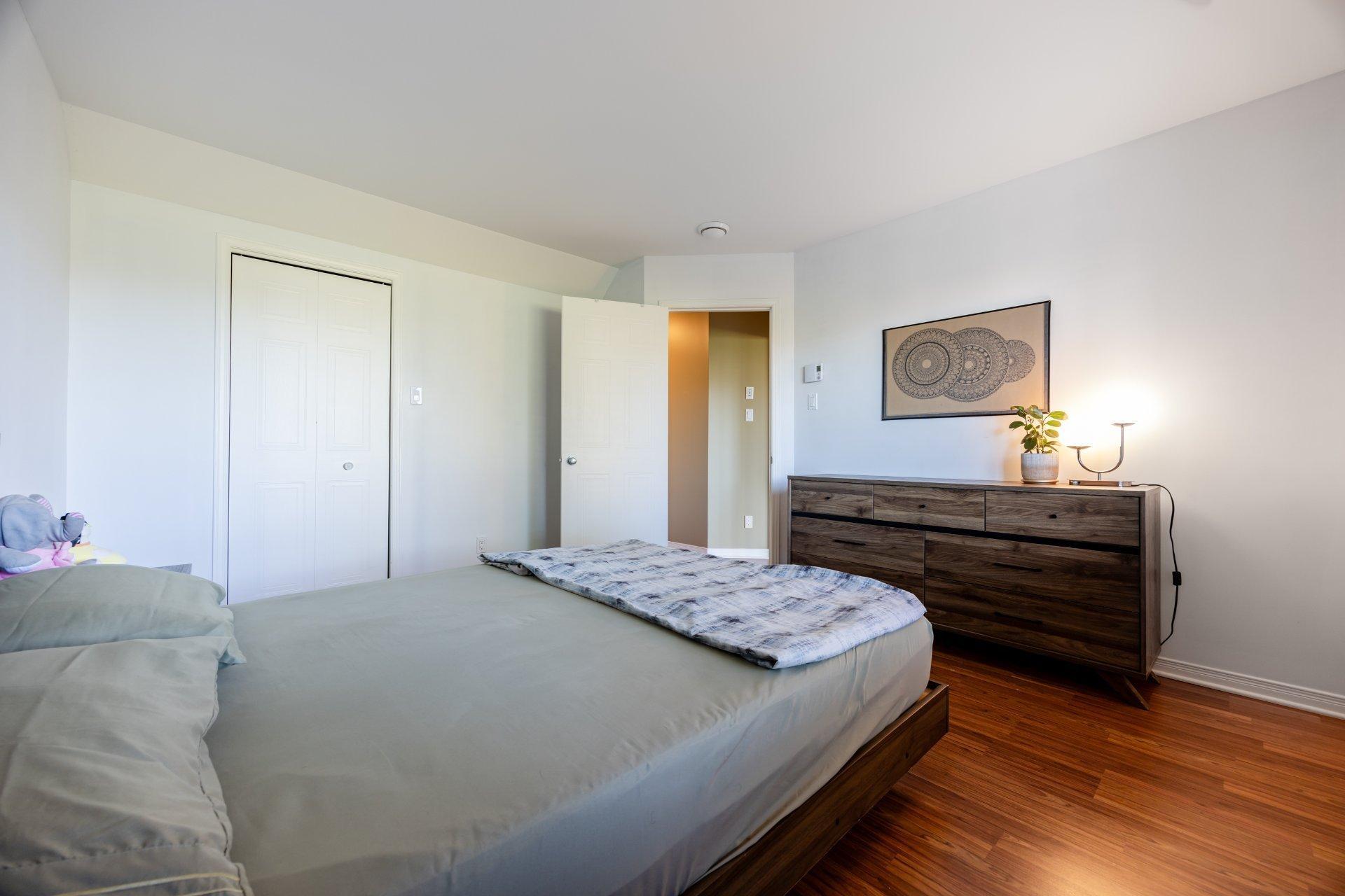 









5970


Rue Chevalier

, 1,
Brossard,




QC
J4Z0E8

