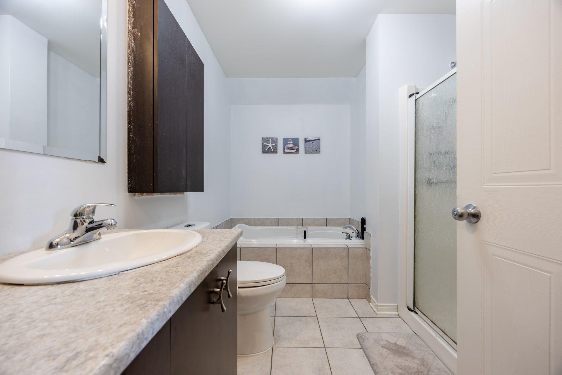 









5970


Rue Chevalier

, 1,
Brossard,




QC
J4Z0E8

