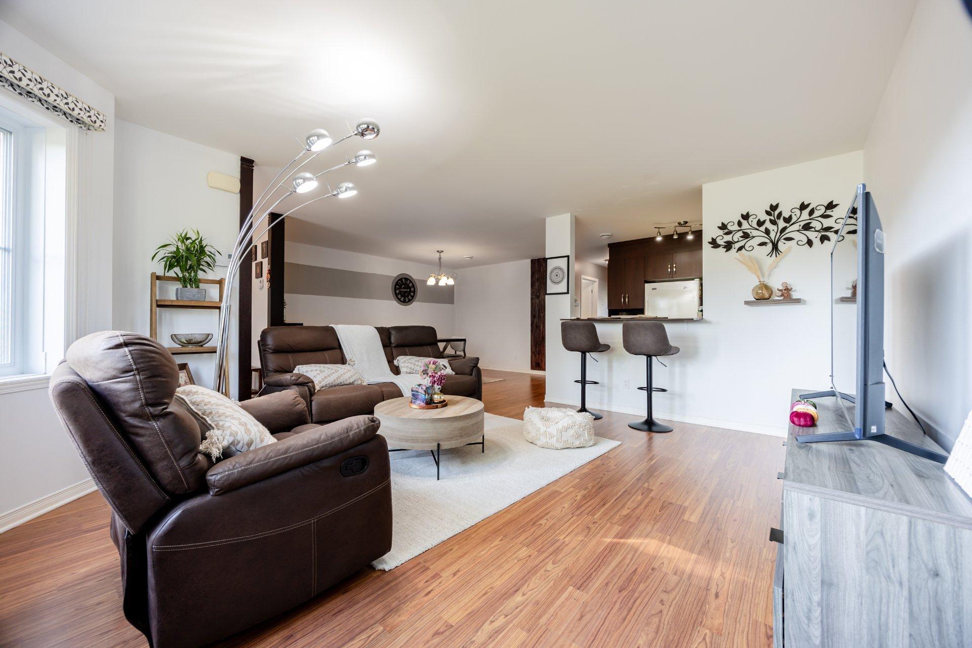 









5970


Rue Chevalier

, 1,
Brossard,




QC
J4Z0E8

