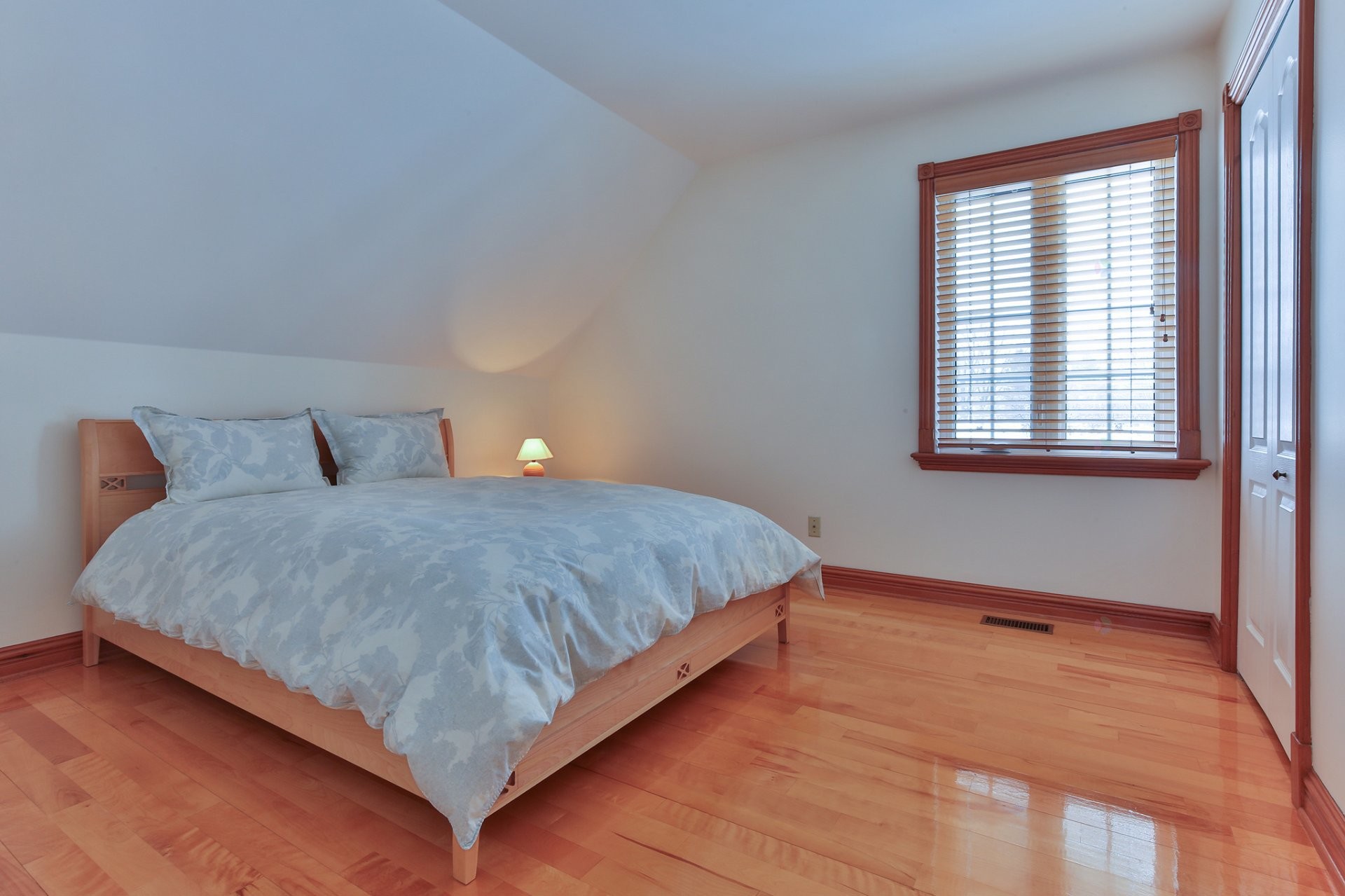 









243


16e Avenue

,
Saint-Jean-sur-Richelieu,




QC
J2X1A1

