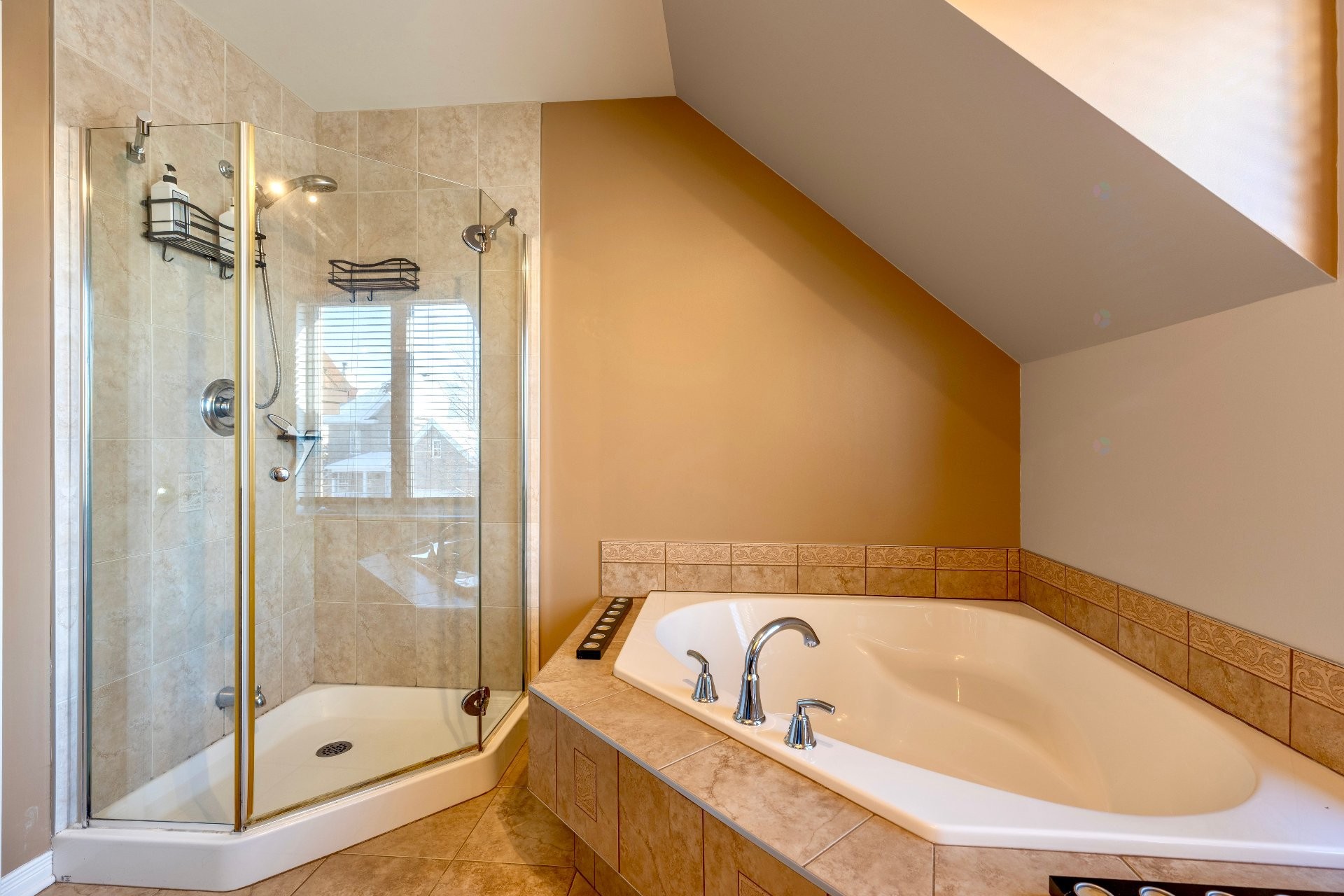 









83


Rue Jean-Paul-Lemieux

,
Notre-Dame-de-l'Île-Perrot,




QC
J7W1P4

