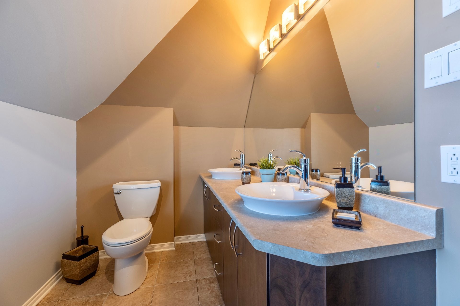 









83


Rue Jean-Paul-Lemieux

,
Notre-Dame-de-l'Île-Perrot,




QC
J7W1P4

