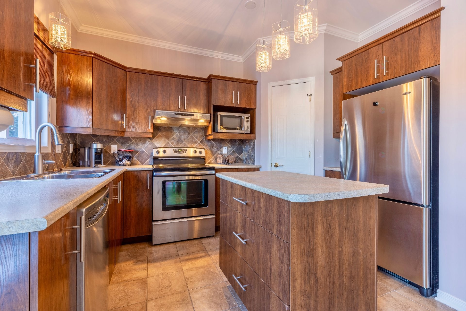 









83


Rue Jean-Paul-Lemieux

,
Notre-Dame-de-l'Île-Perrot,




QC
J7W1P4

