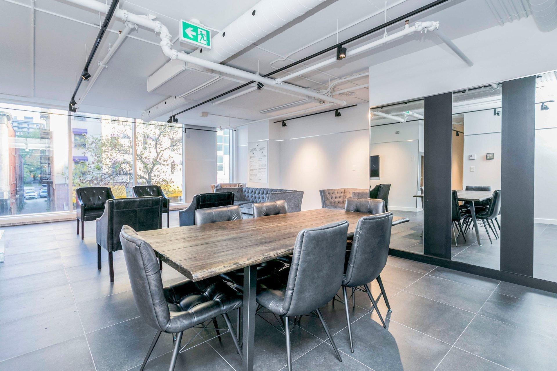 









1211


Rue Drummond

, 1607,
Montréal (Ville-Marie),




QC
H3G1V7

