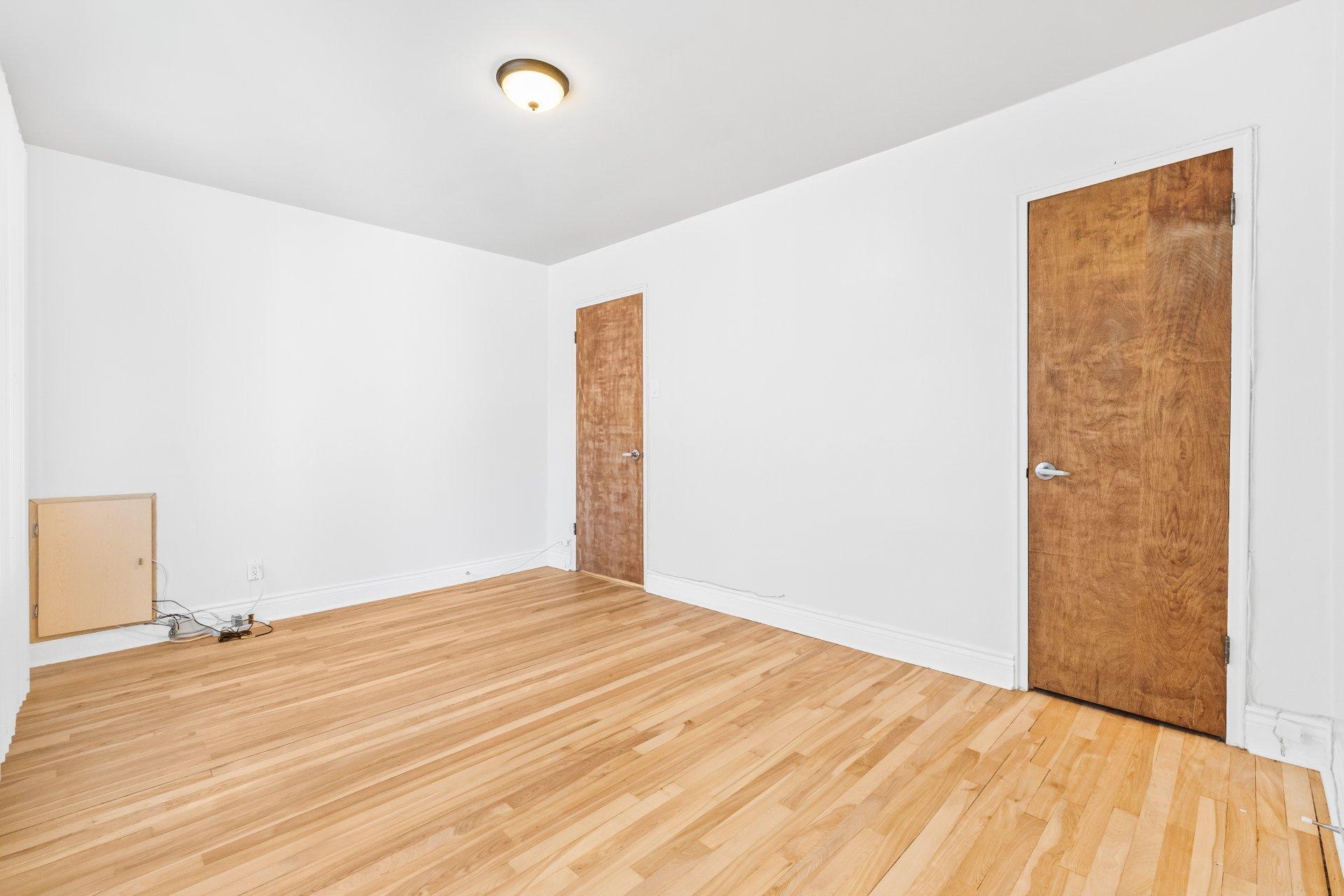 









20


Rue Émile

,
Laval (Laval-des-Rapides),




QC
H7N4K8

