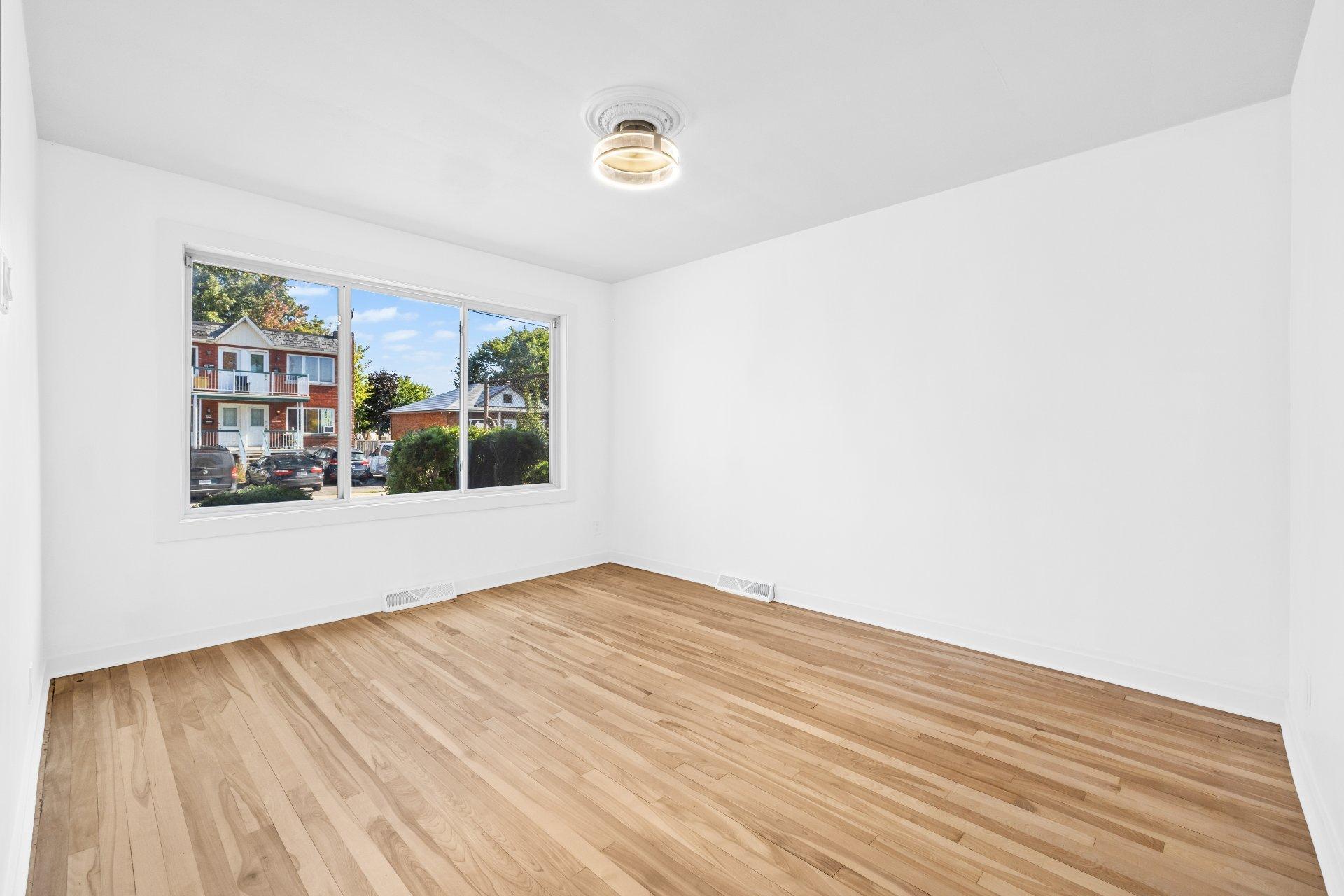 









20


Rue Émile

,
Laval (Laval-des-Rapides),




QC
H7N4K8

