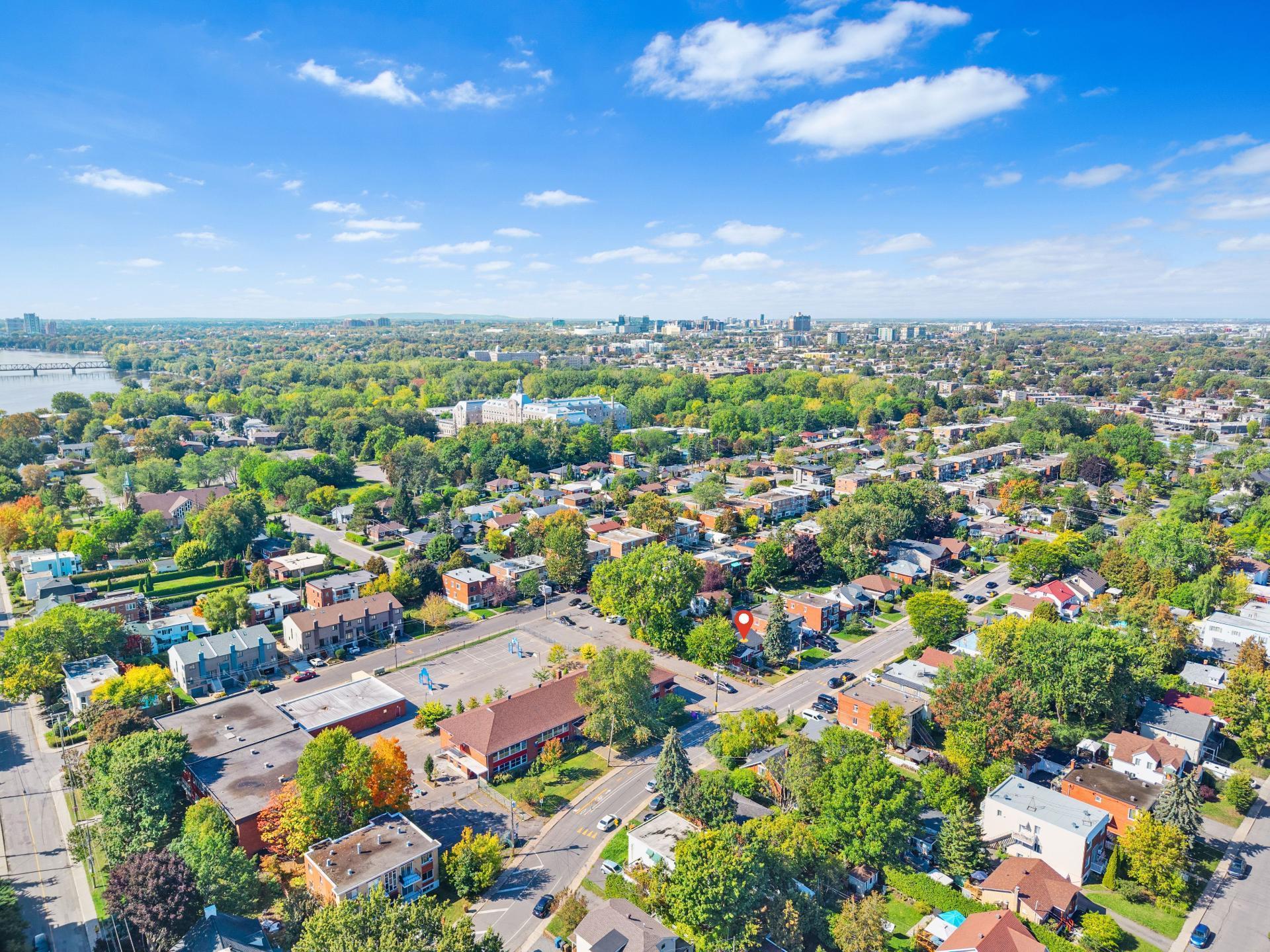 









20


Rue Émile

,
Laval (Laval-des-Rapides),




QC
H7N4K8

