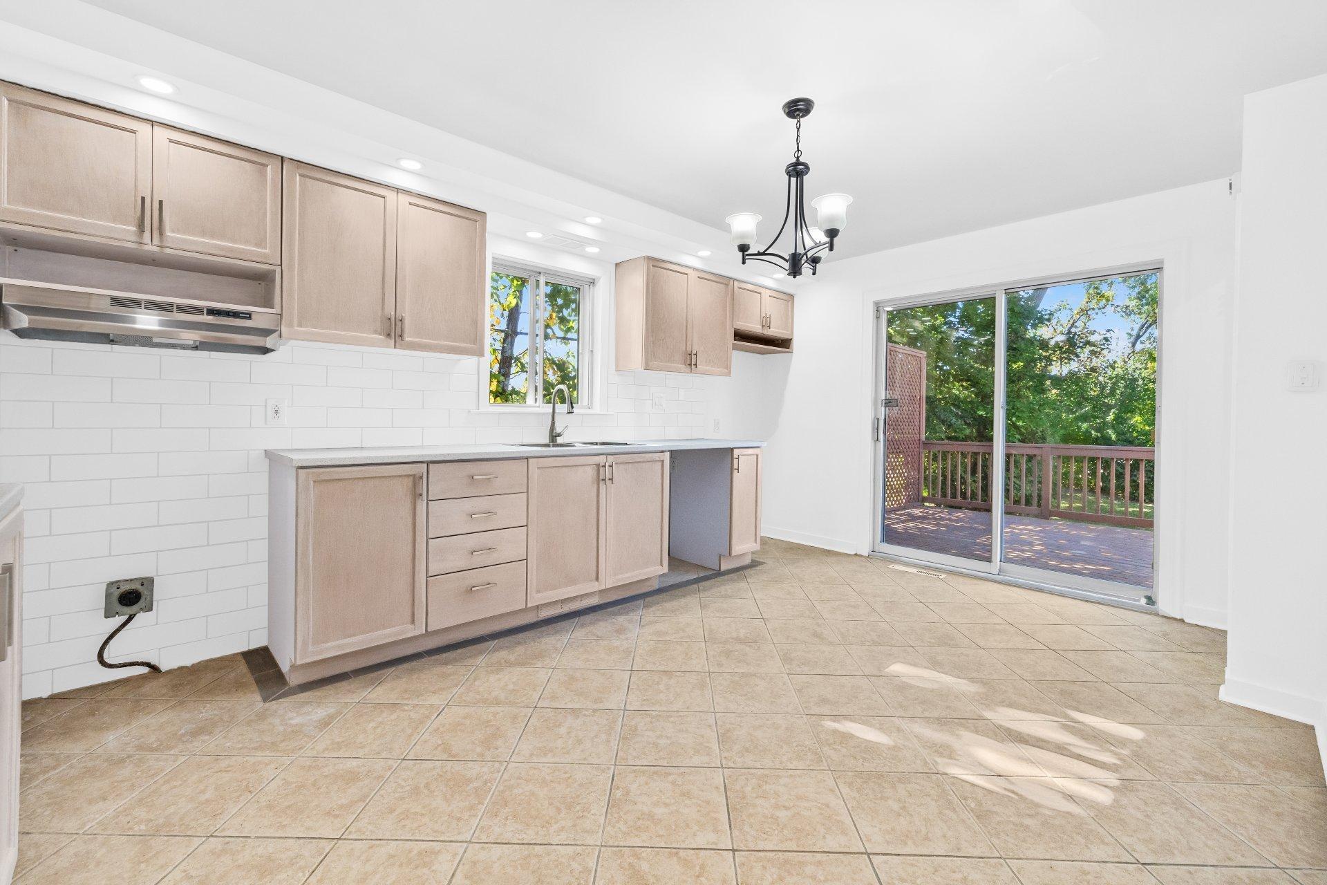 









20


Rue Émile

,
Laval (Laval-des-Rapides),




QC
H7N4K8

