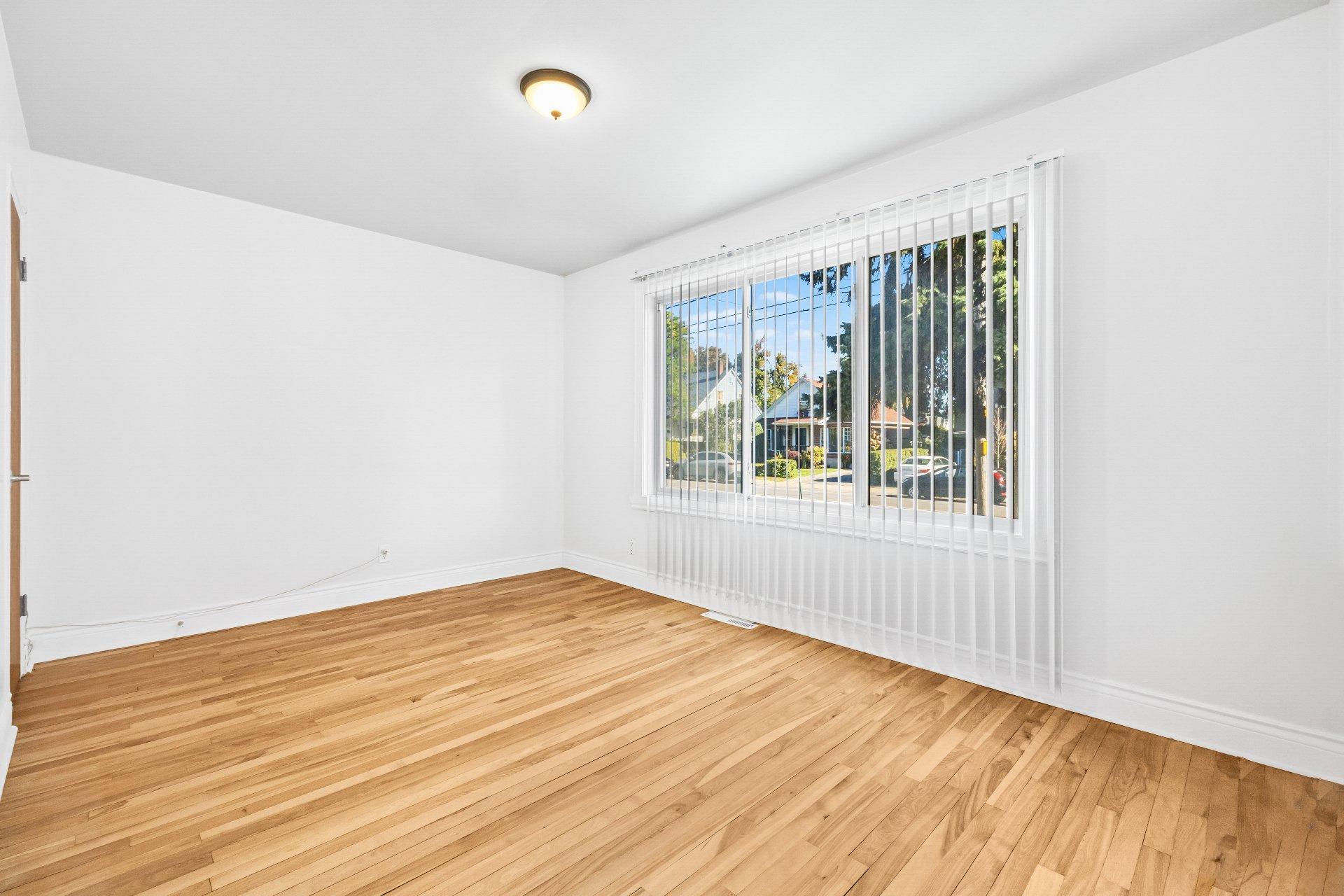 









20


Rue Émile

,
Laval (Laval-des-Rapides),




QC
H7N4K8

