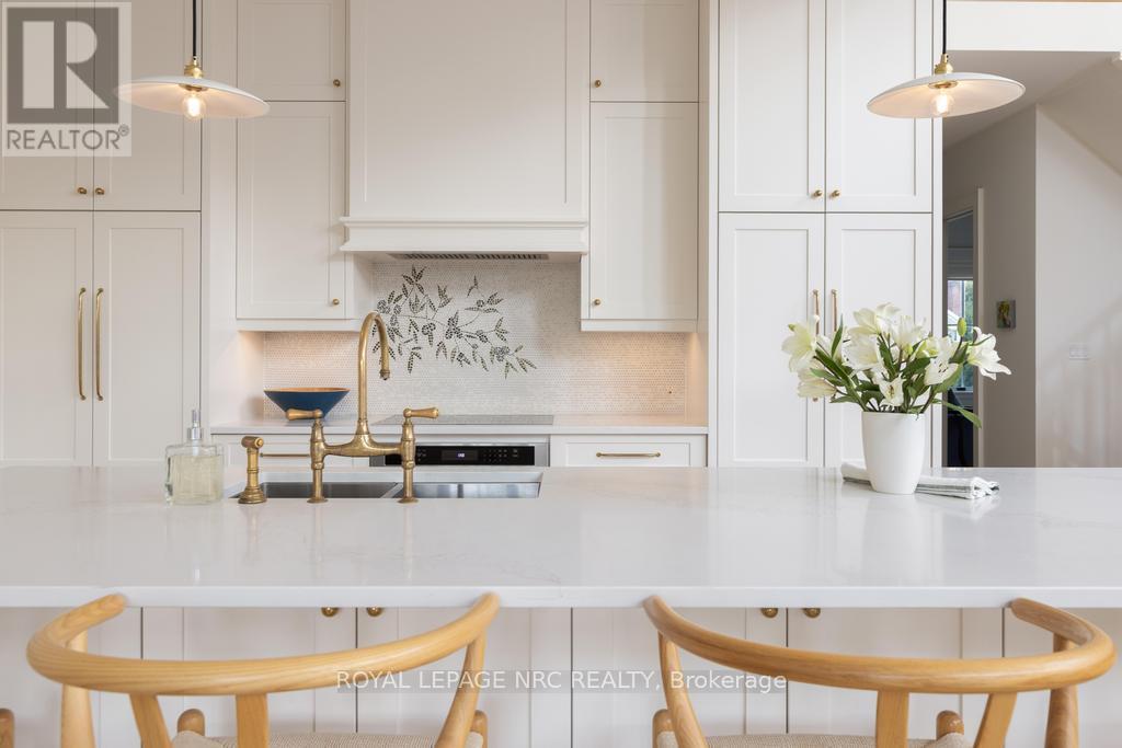 












166 DALHOUSIE AVENUE

,
St. Catharines (Port Dalhousie),




Ontario
L2N4X7

