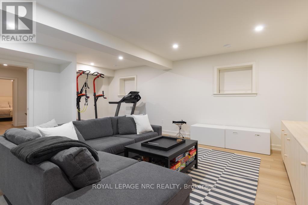 












166 DALHOUSIE AVENUE

,
St. Catharines (Port Dalhousie),




Ontario
L2N4X7

