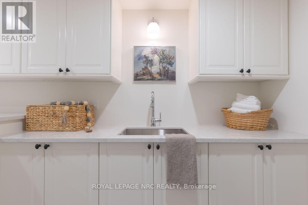 












166 DALHOUSIE AVENUE

,
St. Catharines (Port Dalhousie),




Ontario
L2N4X7

